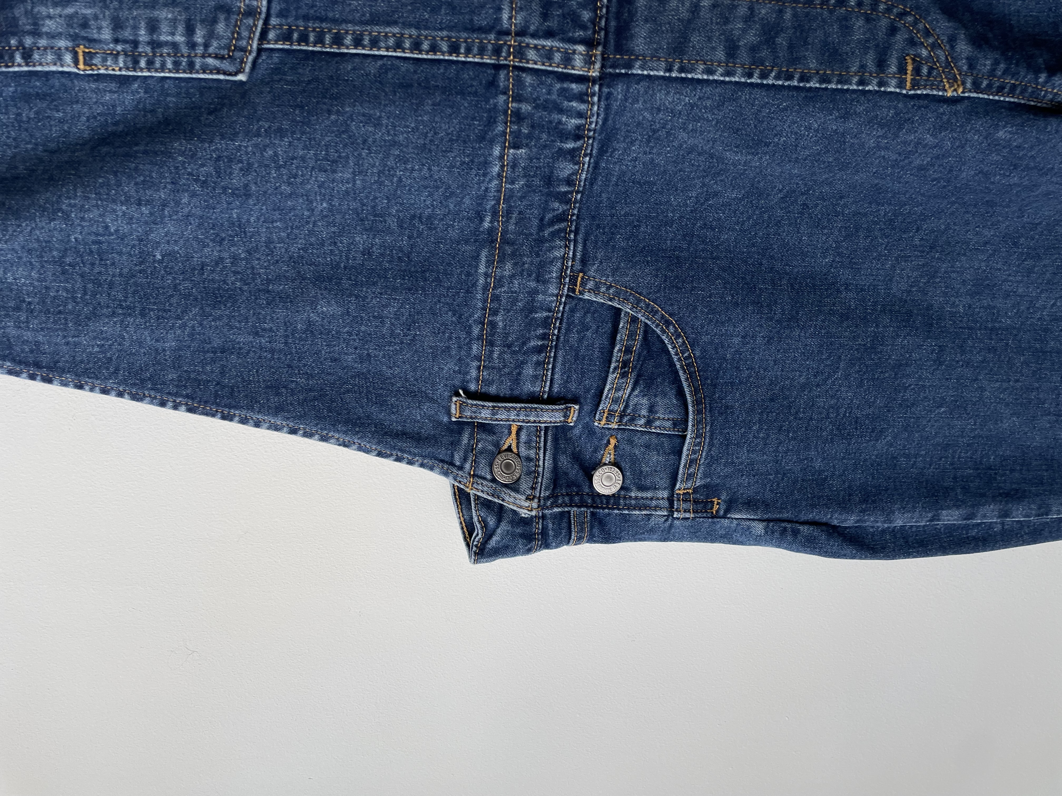 Jardinera Levi's. Tala: 18  (XL) 4