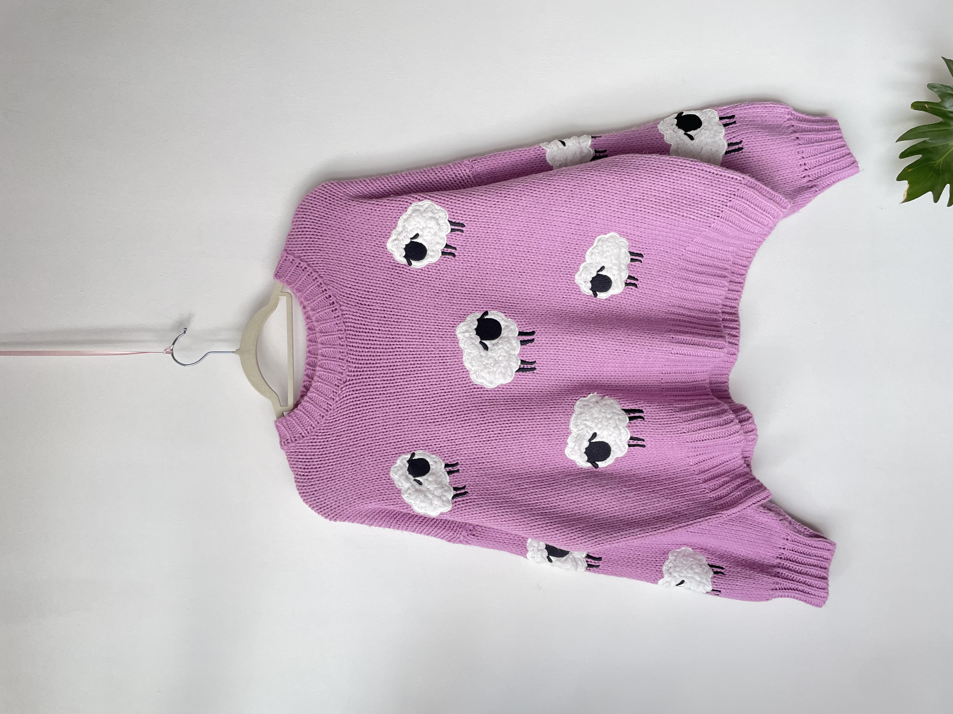 Sweater ovejas. Talla: S oversized  1