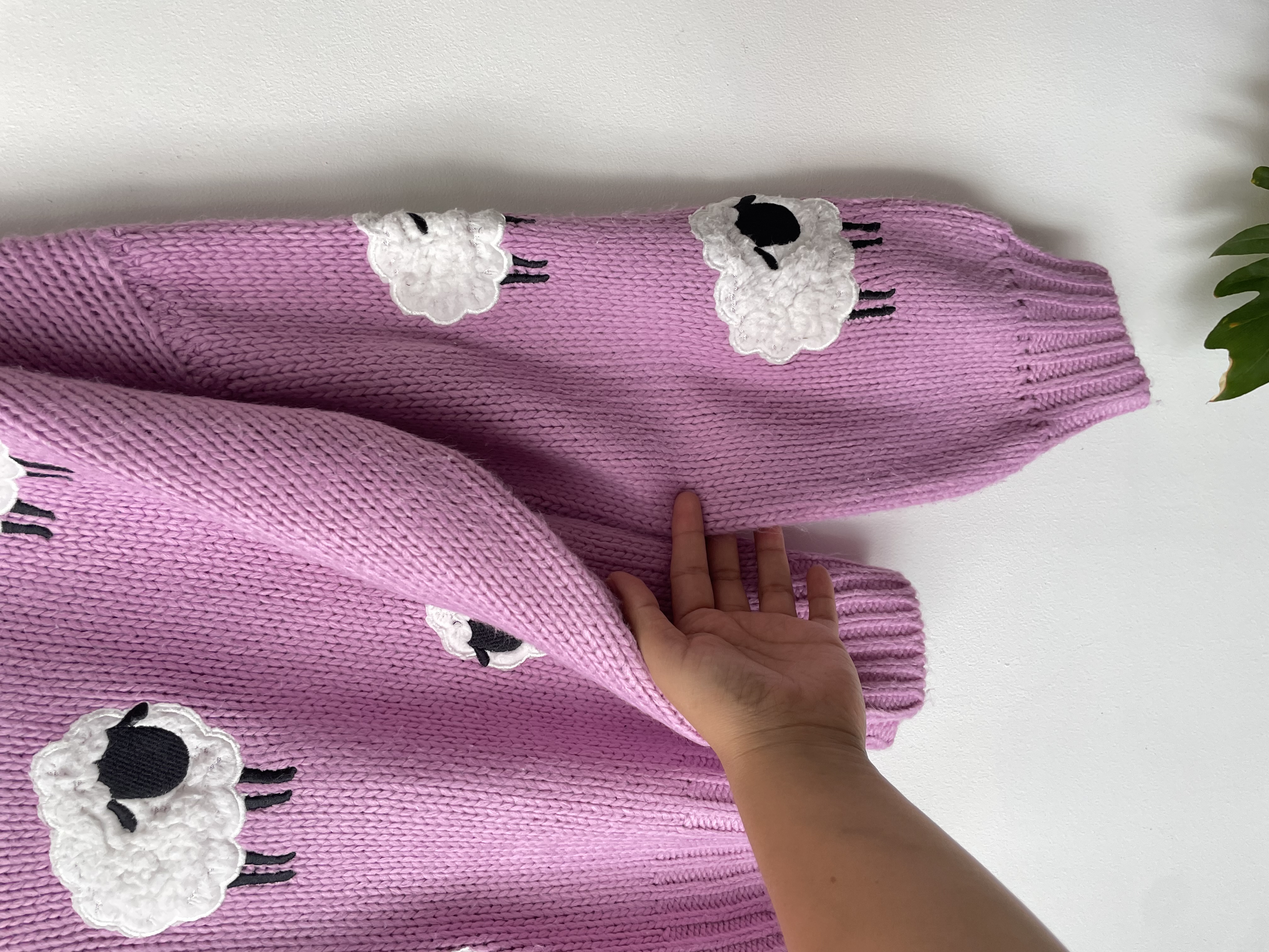 Sweater ovejas. Talla: S oversized  4