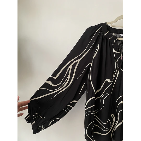 Blusa líneas lava. Talla: M