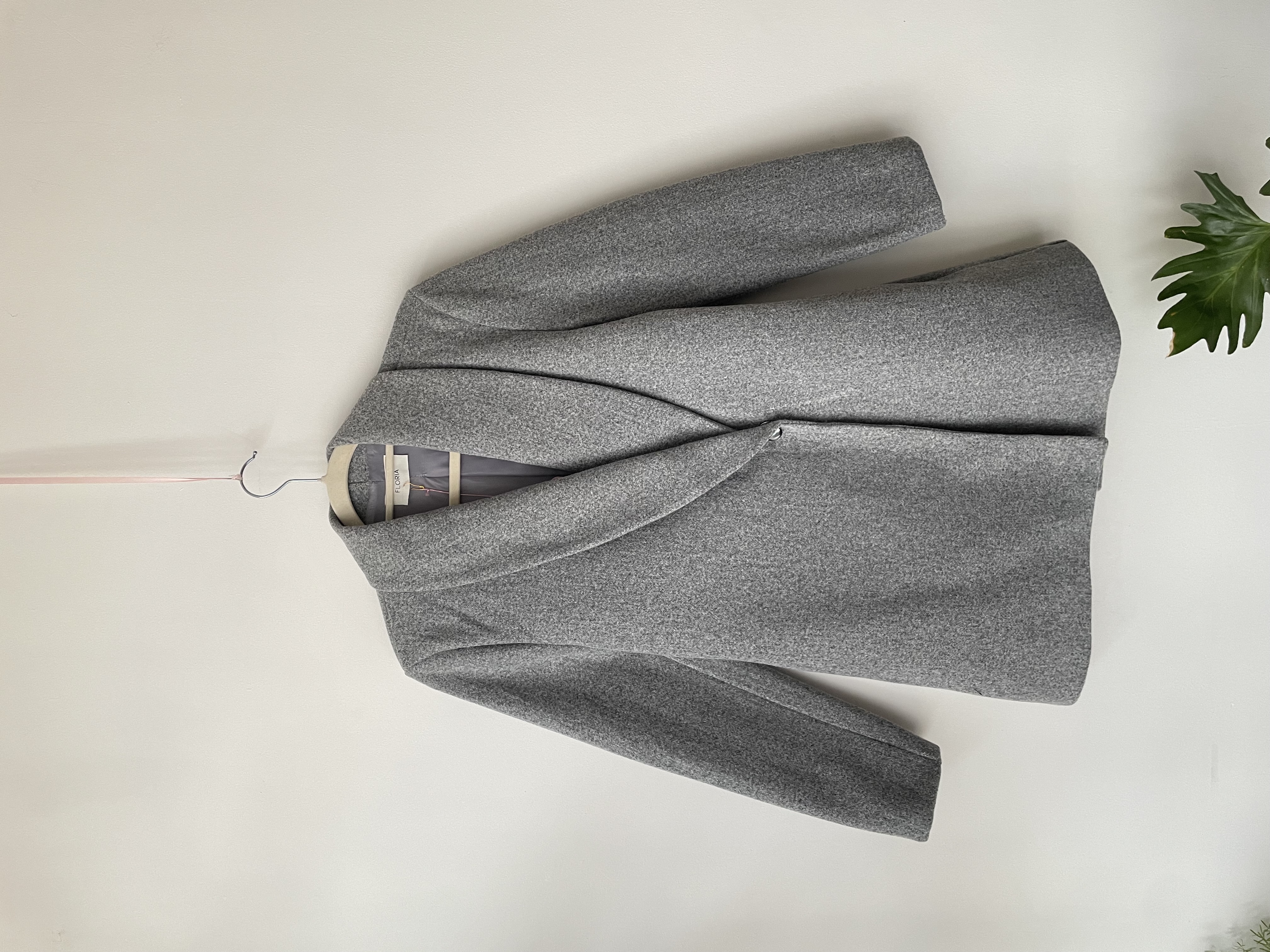 Abrigo gris. Talla: L chico (M) 1