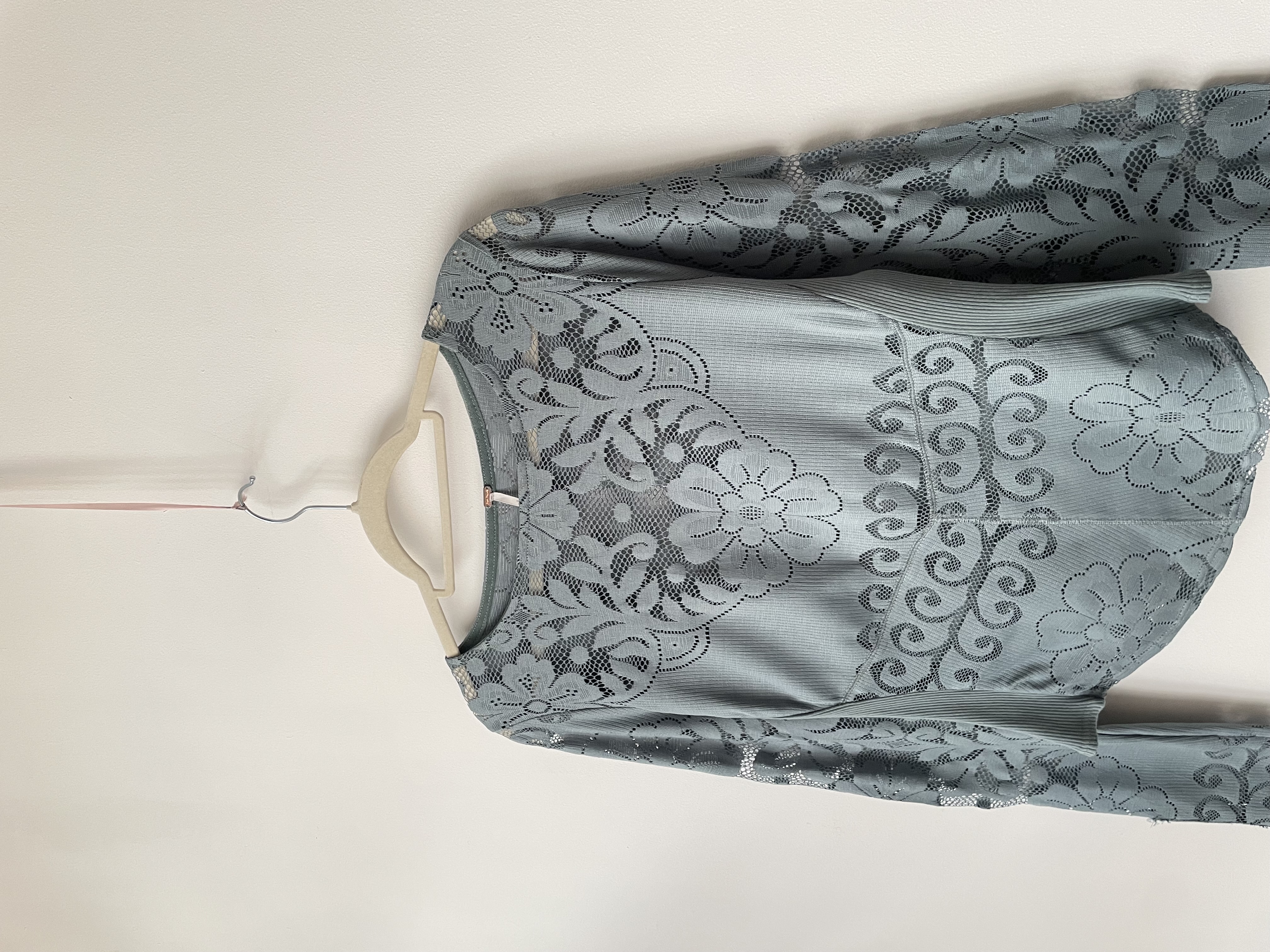 Blusa encaje. Talla: L  2