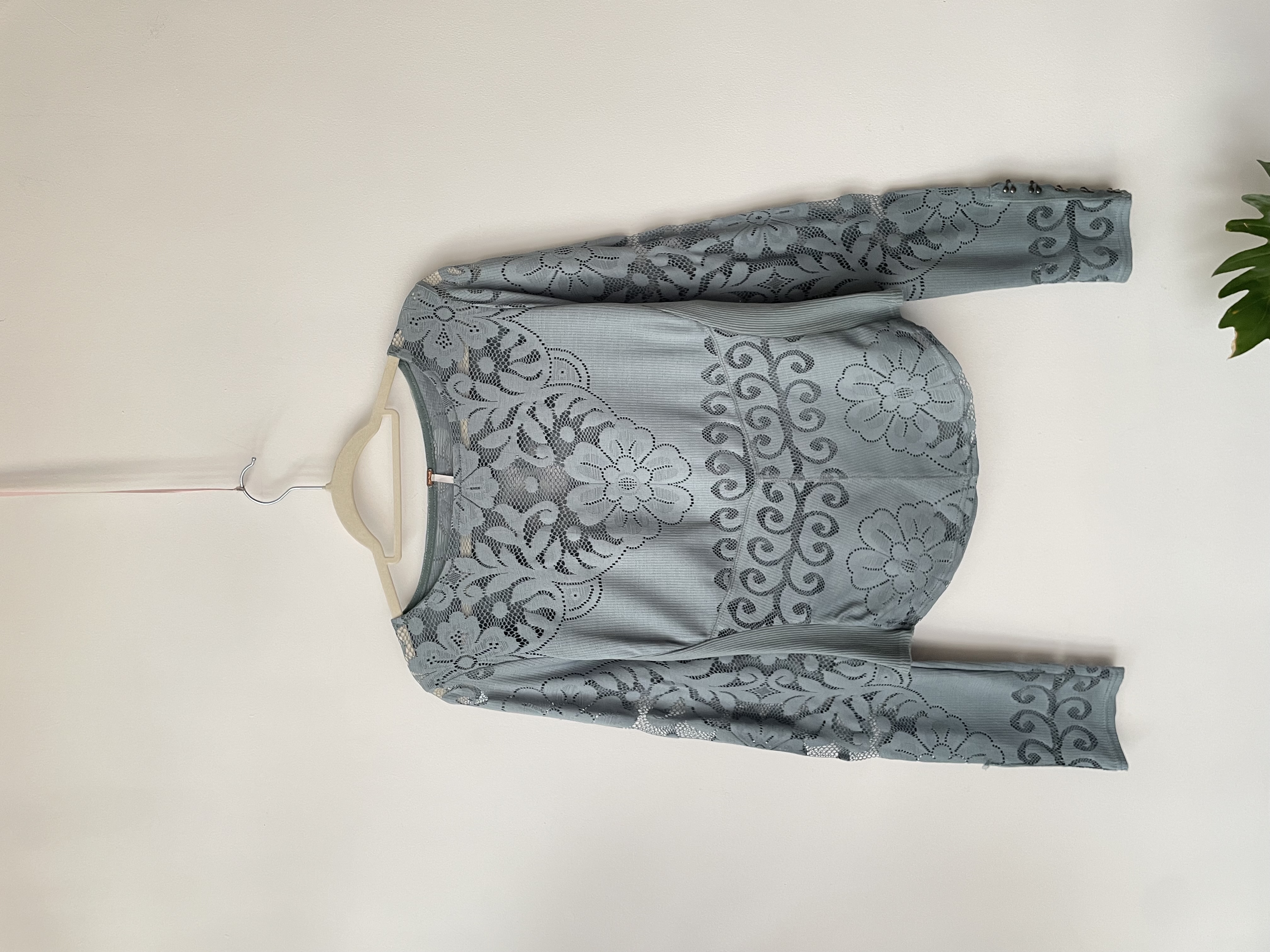 Blusa encaje. Talla: L  1