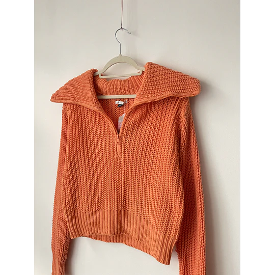 Sweater naranjo. Talla: XS holgado