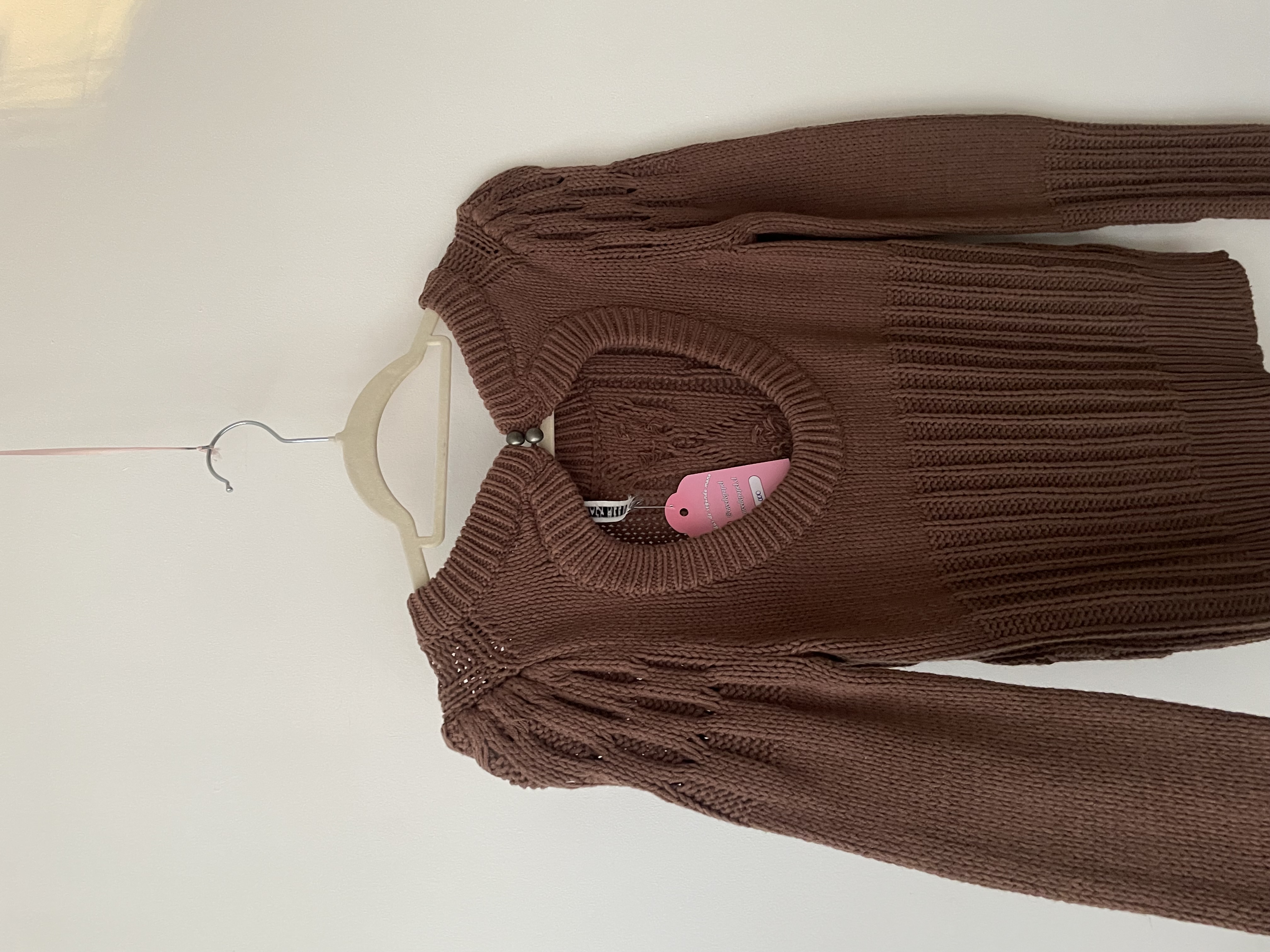 Sweater café pompones. Talla: S 3