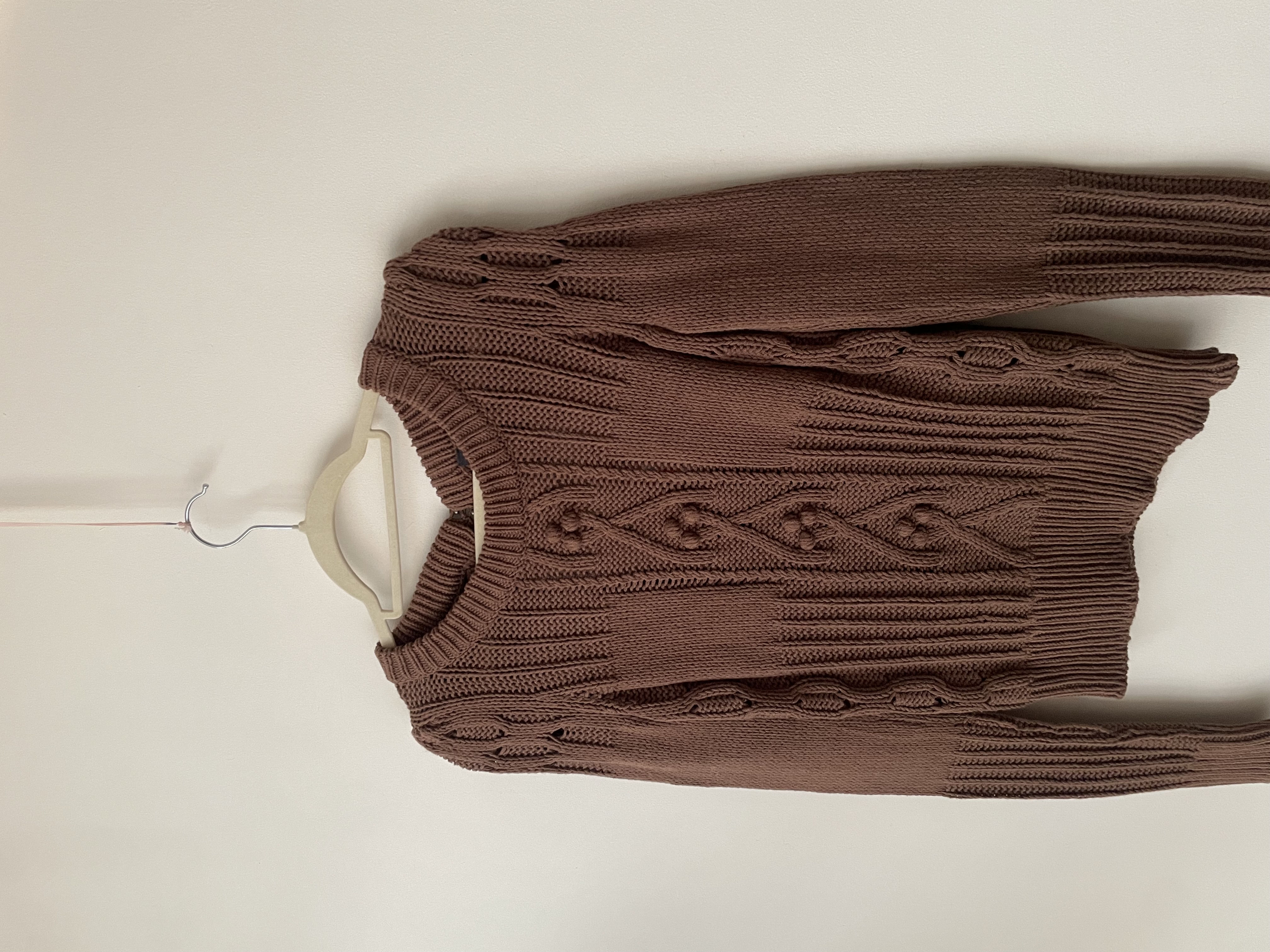 Sweater café pompones. Talla: S 2