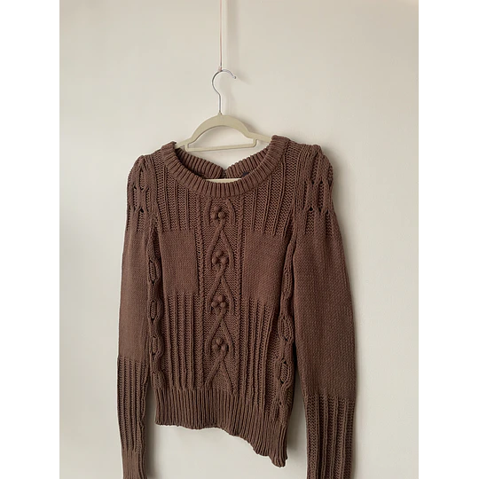 Sweater café pompones. Talla: S