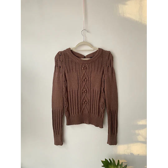 Sweater café pompones. Talla: S