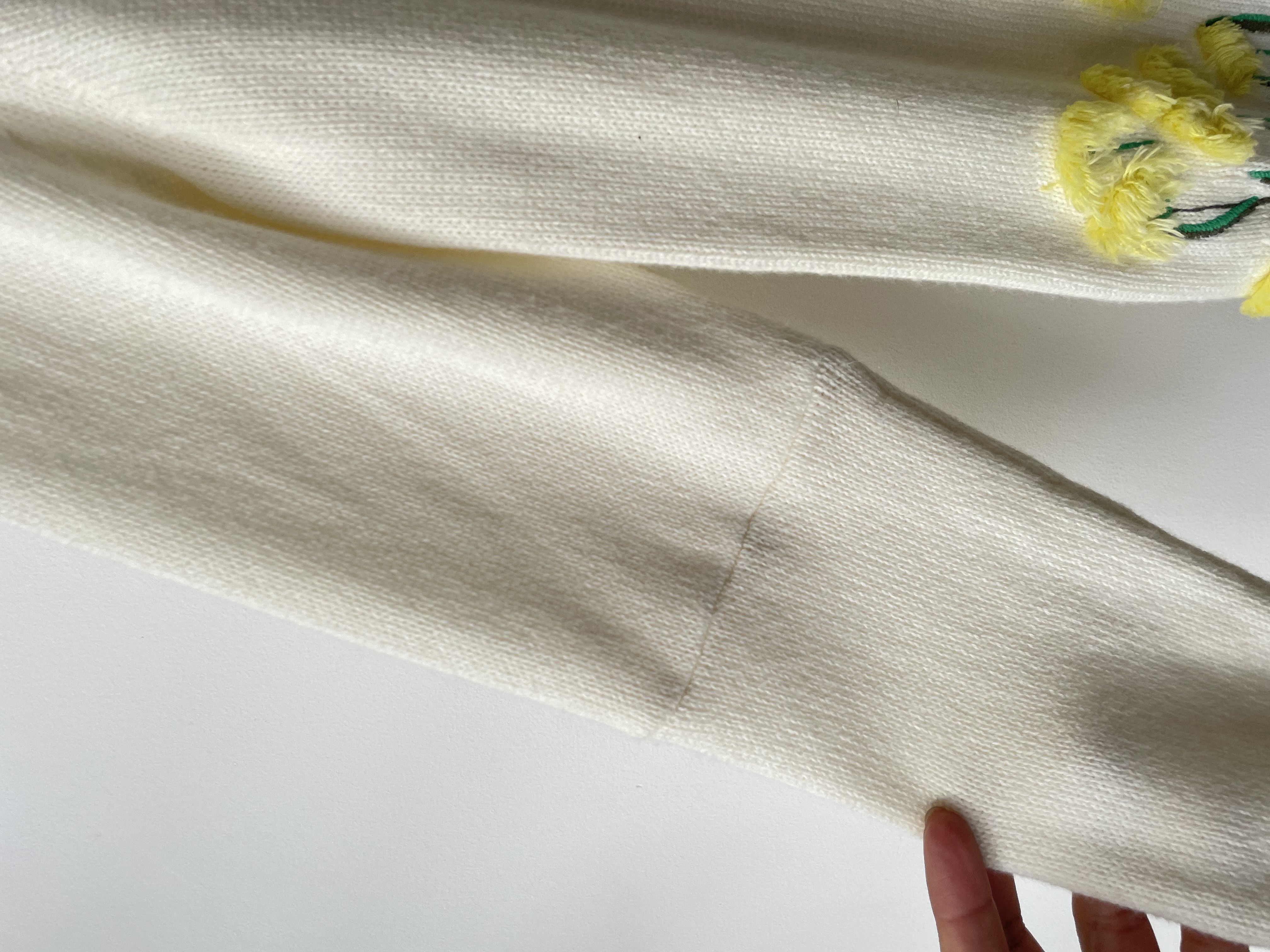 Sweater bordados. Talla: S  4