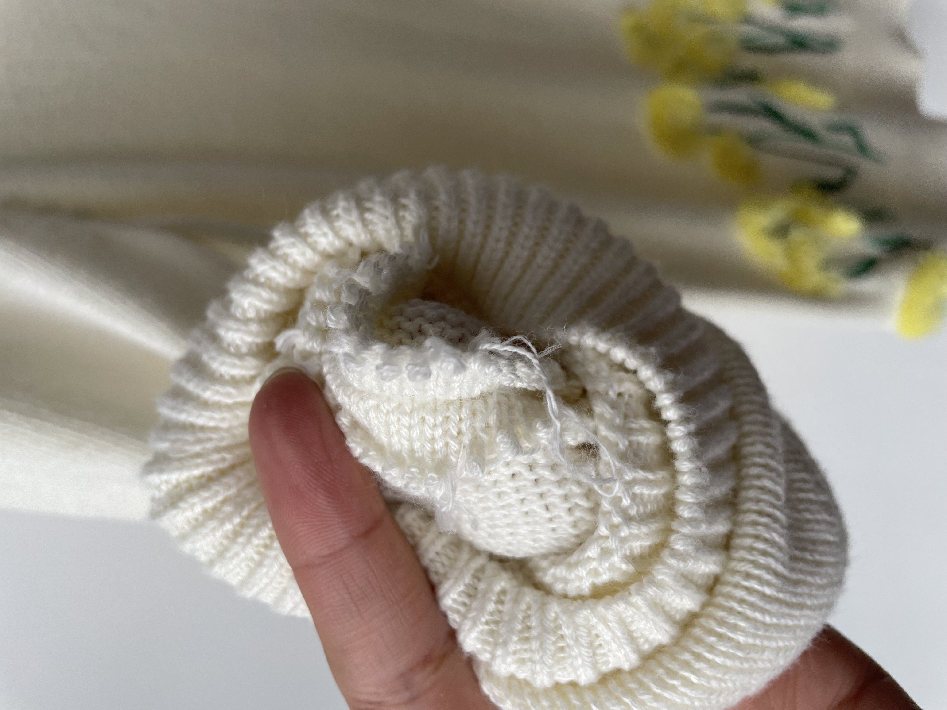 Sweater bordados. Talla: S  5