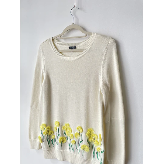 Sweater bordados. Talla: S 