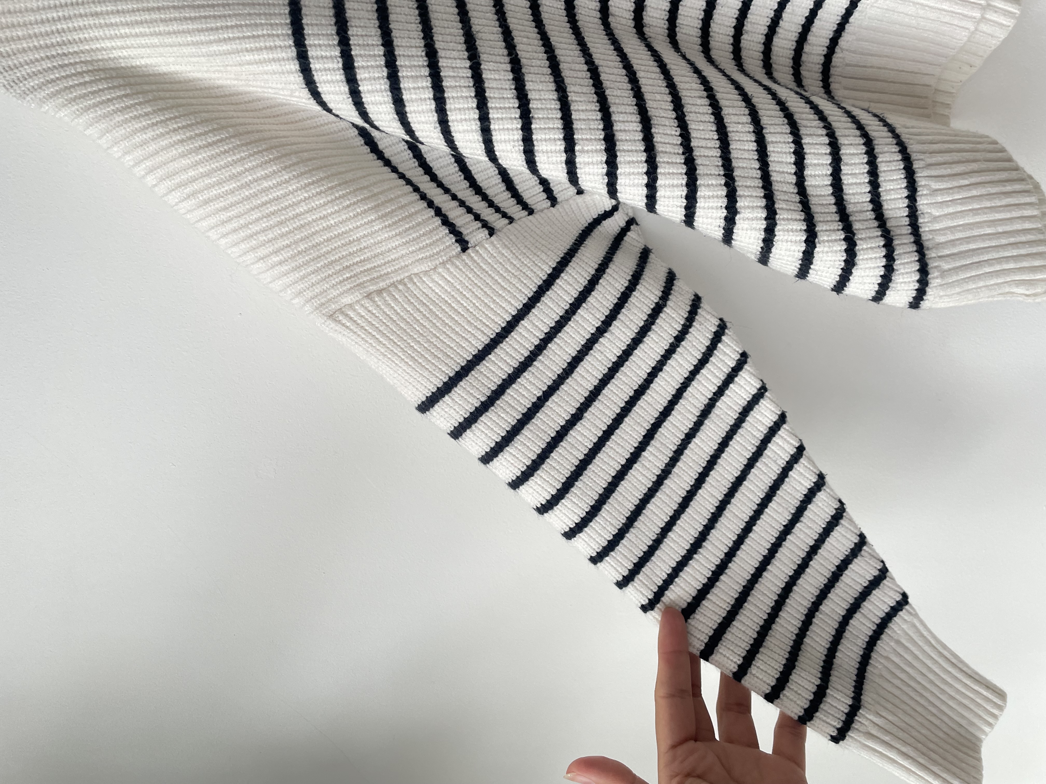 Sweater líneas cierre. Talla: S oversized 4