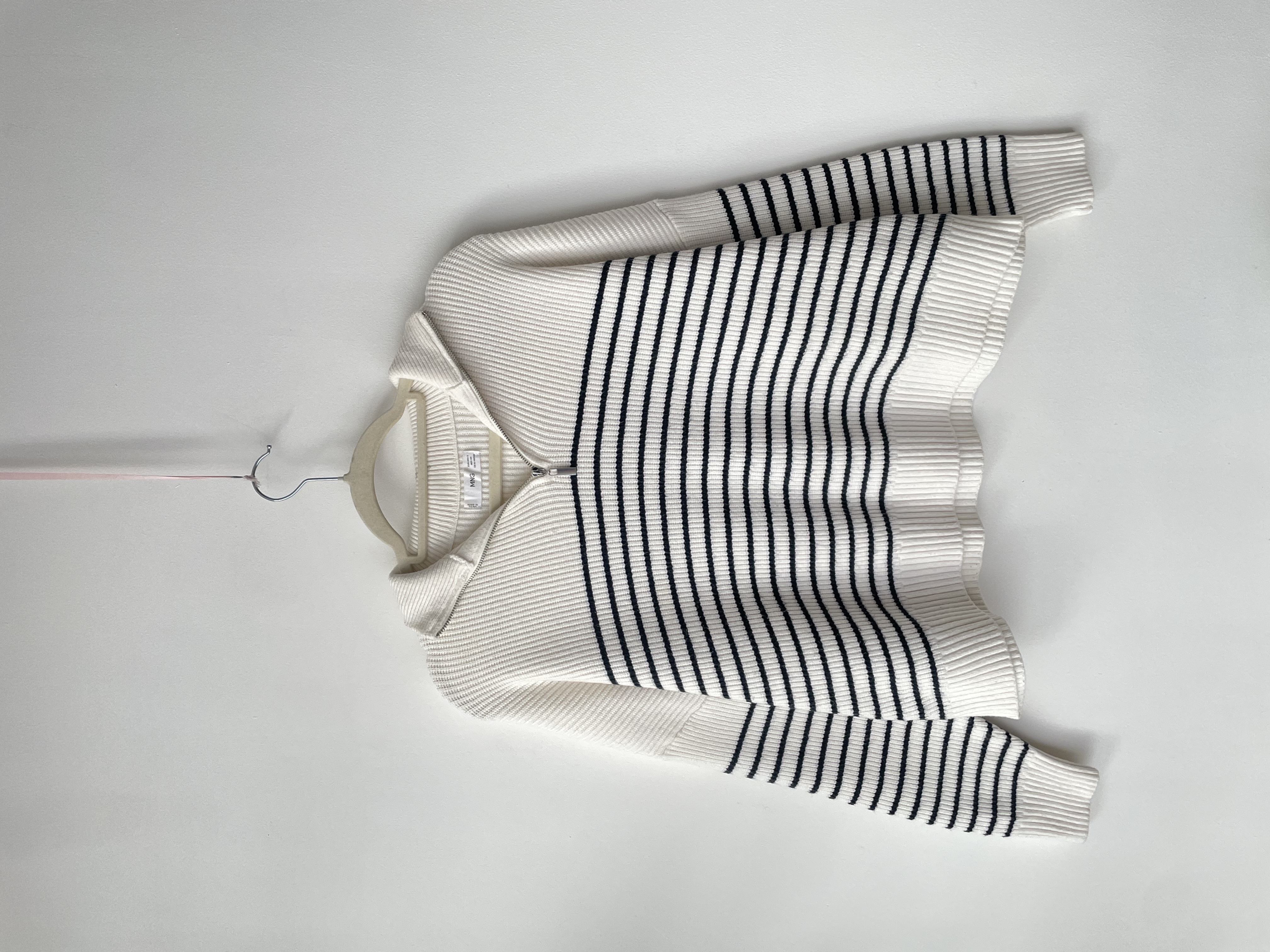 Sweater líneas cierre. Talla: S oversized 1