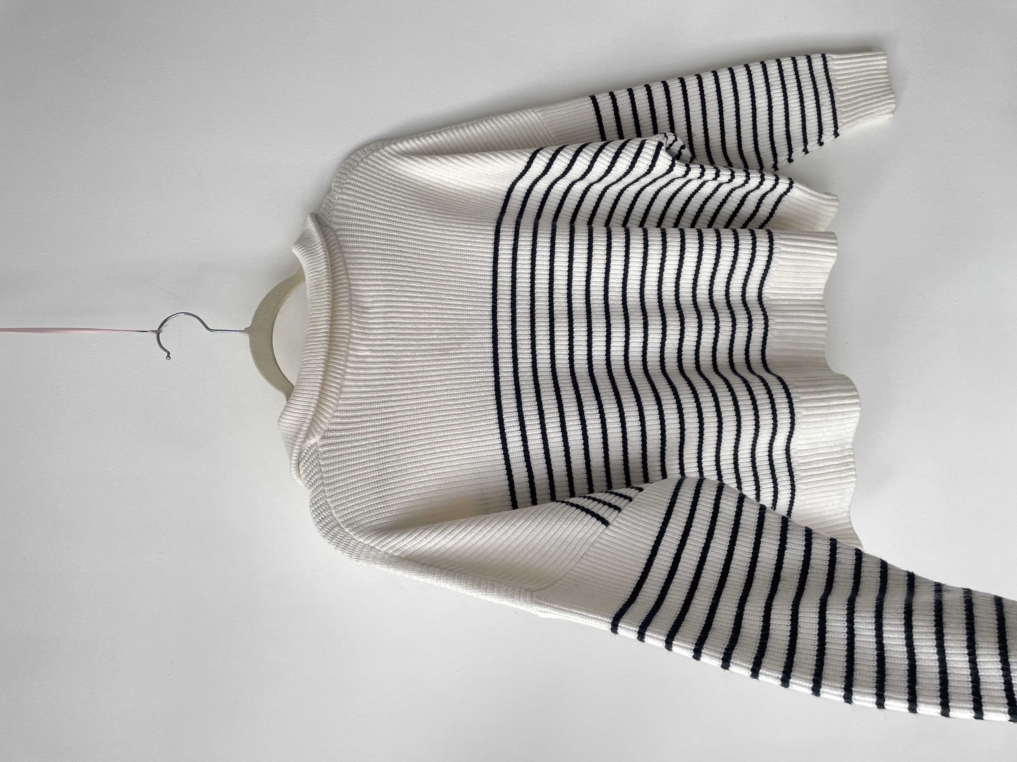 Sweater líneas cierre. Talla: S oversized 5