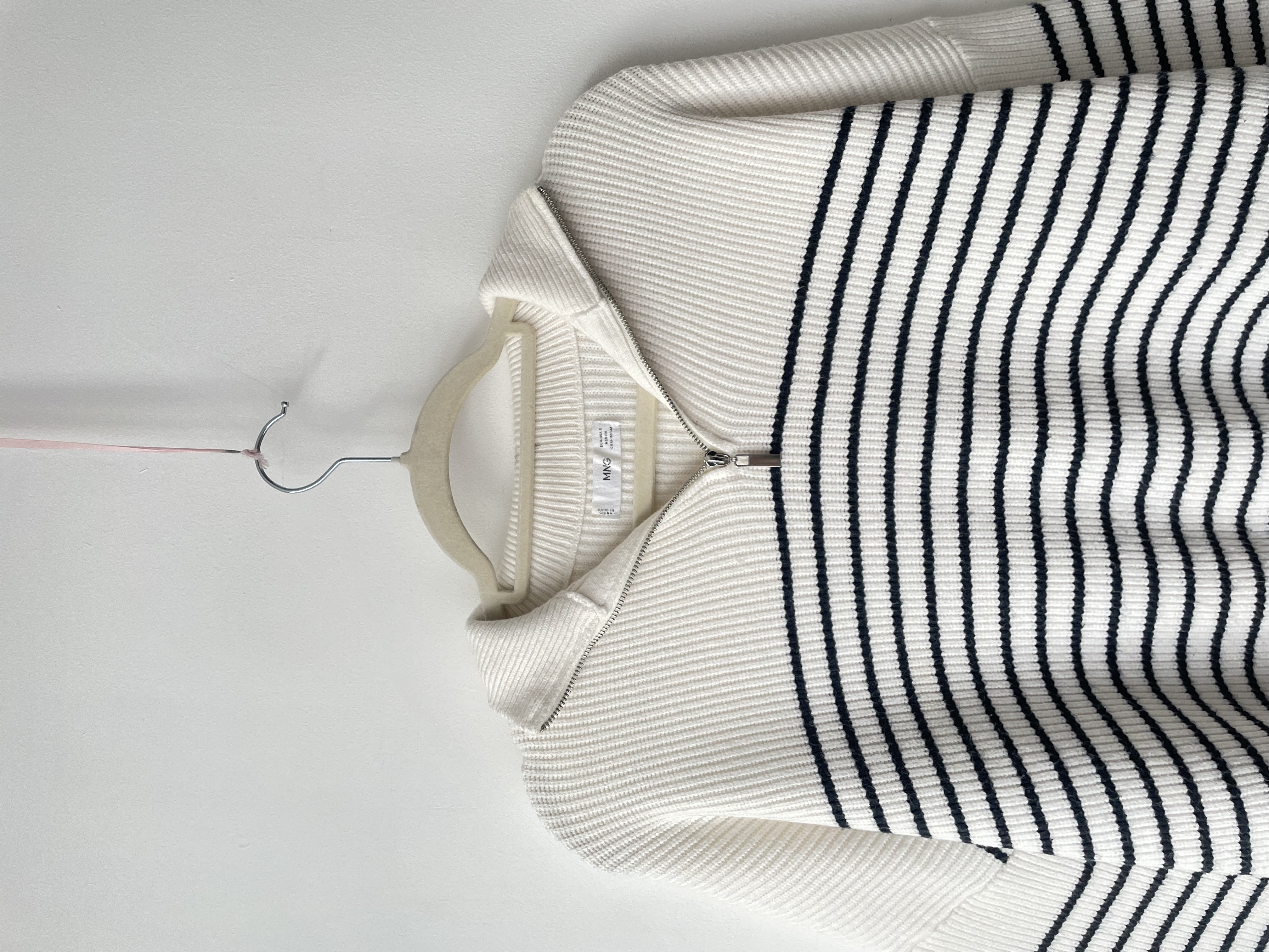 Sweater líneas cierre. Talla: S oversized 2