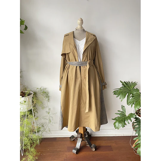 Trench camel. Talla: M grande (L/XL)