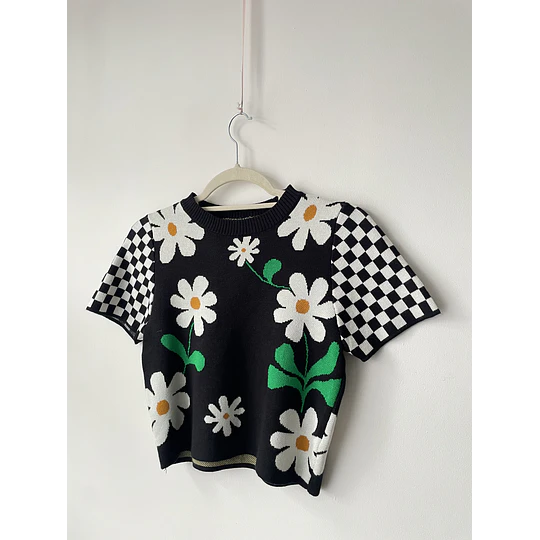 Polera flores. Talla: S 