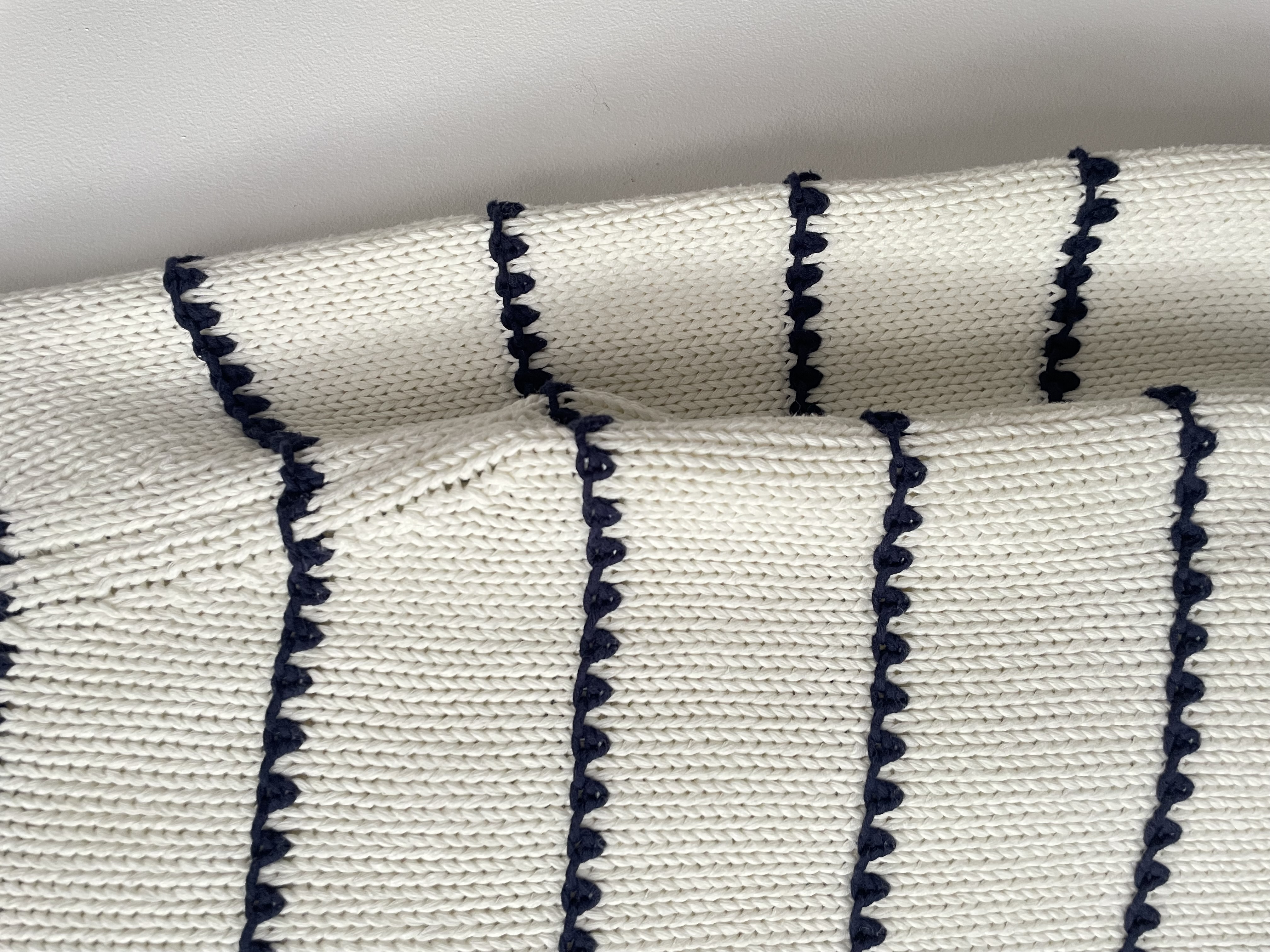 Sweater líneas. Talla: XS  3