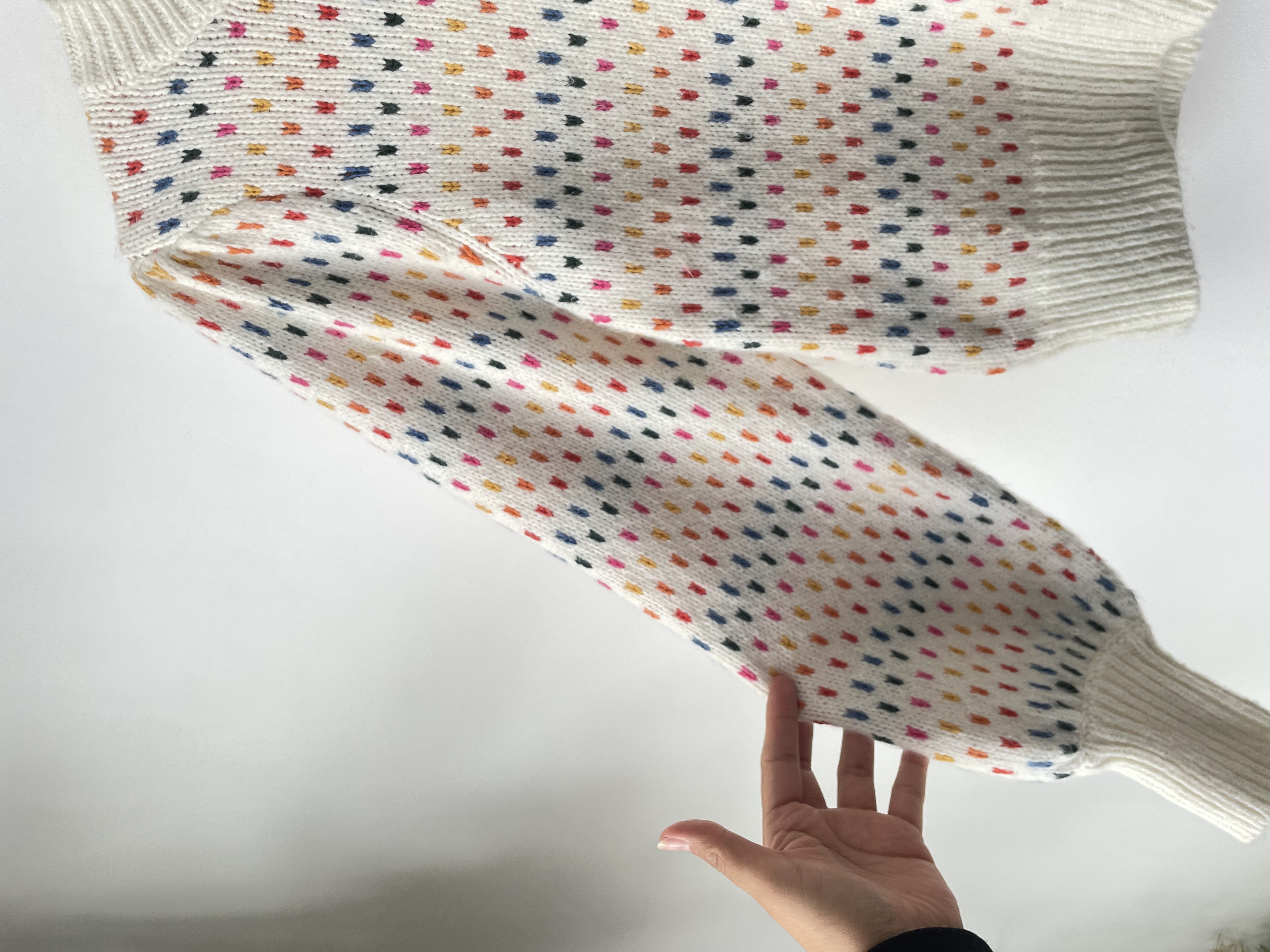 Sweater pintas. Talla: XS 4