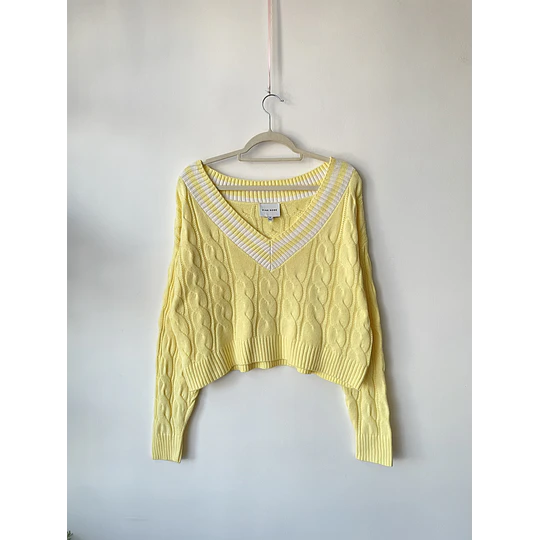 Sweater V amarillo. Talla: M
