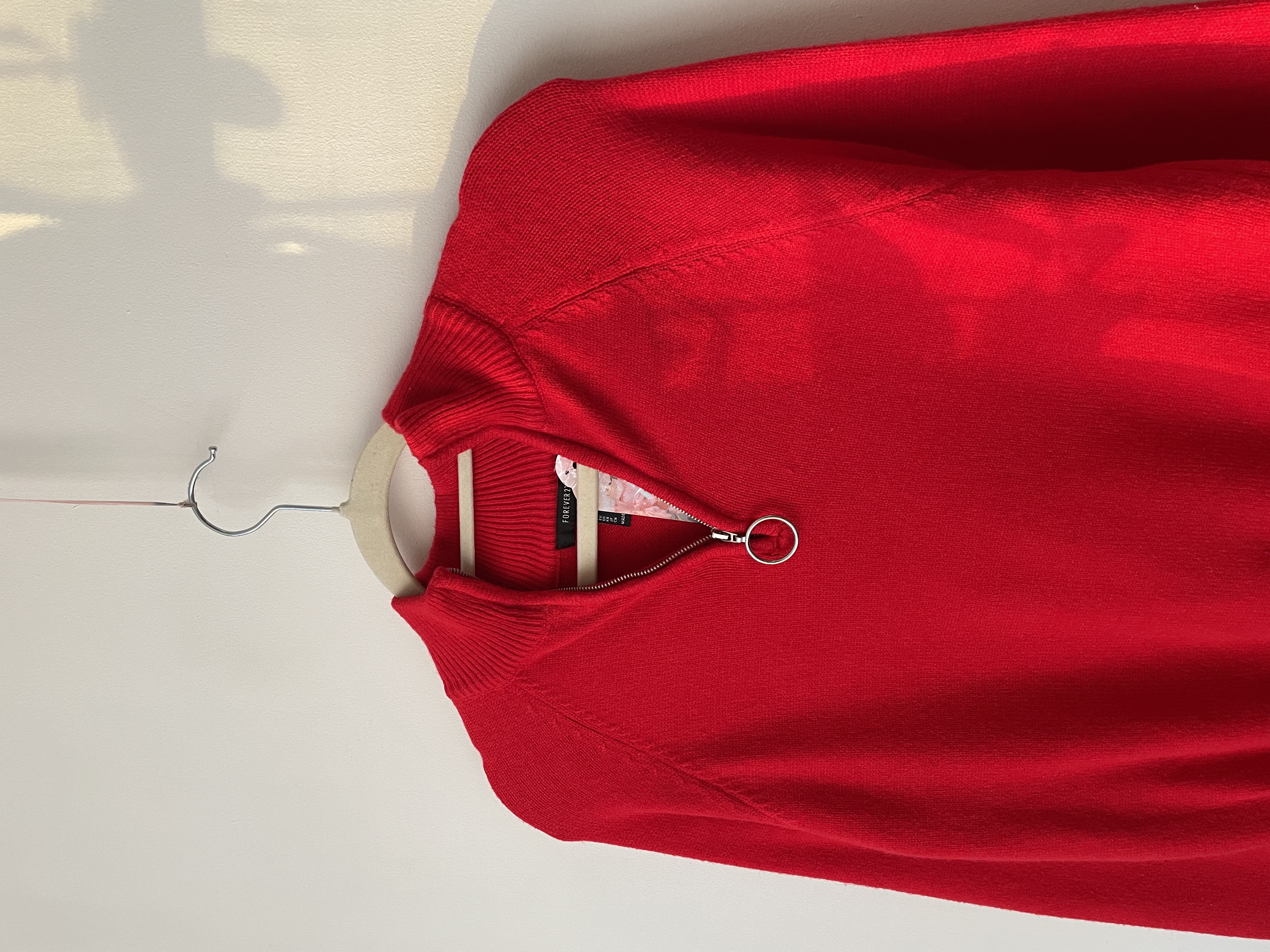 Sweater rojo. Talla: M 2