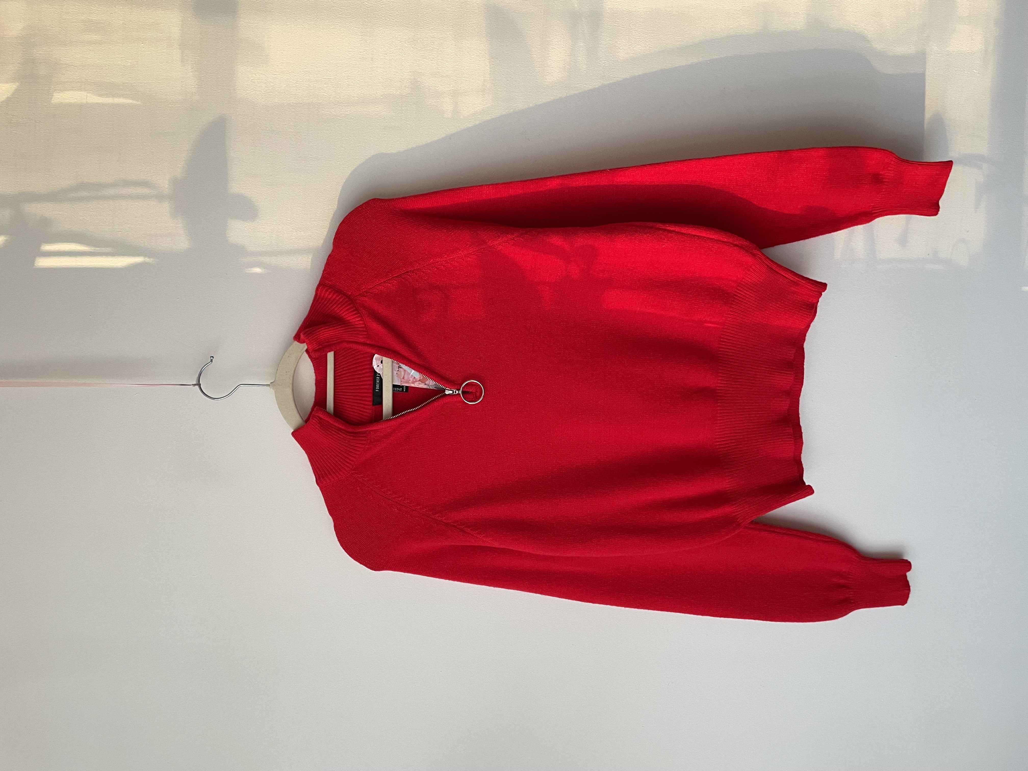 Sweater rojo. Talla: M 1