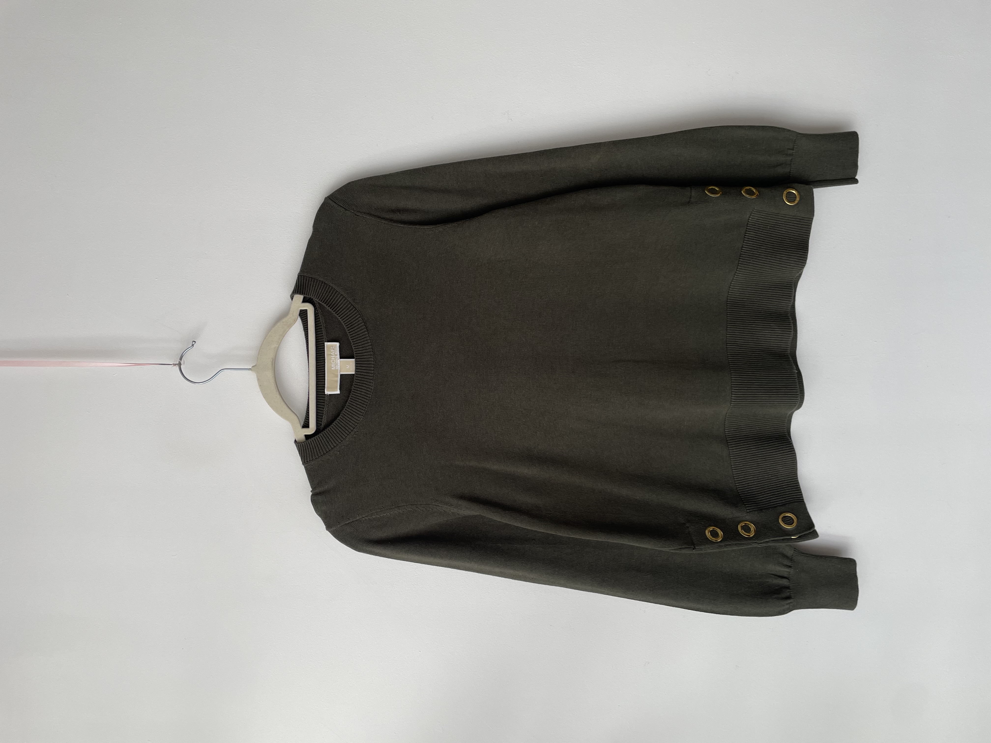 Sweater oliva. Talla: M 1