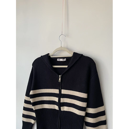 Sweater marinero cierre. Talla: S