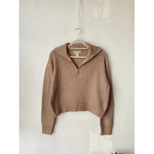 Sweater cierre. Talla: M