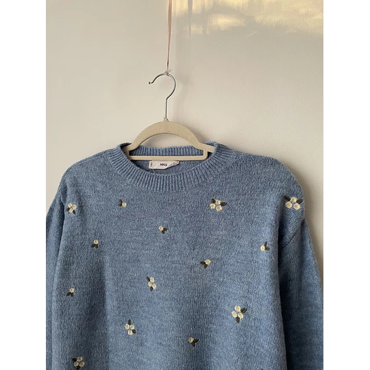 Sweater bordado. Talla: XS holgado