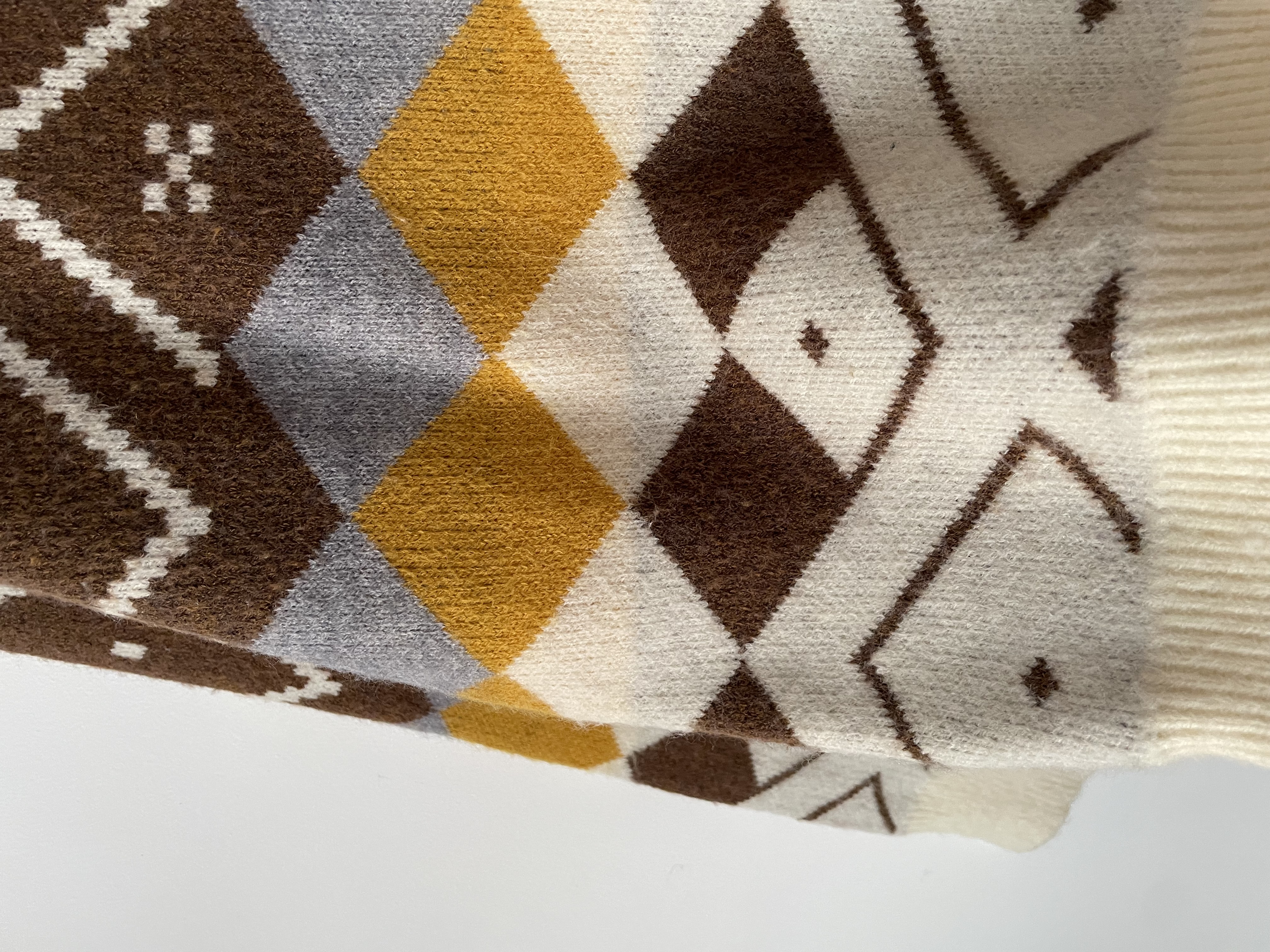 Sweater tribal. Talla: L 3
