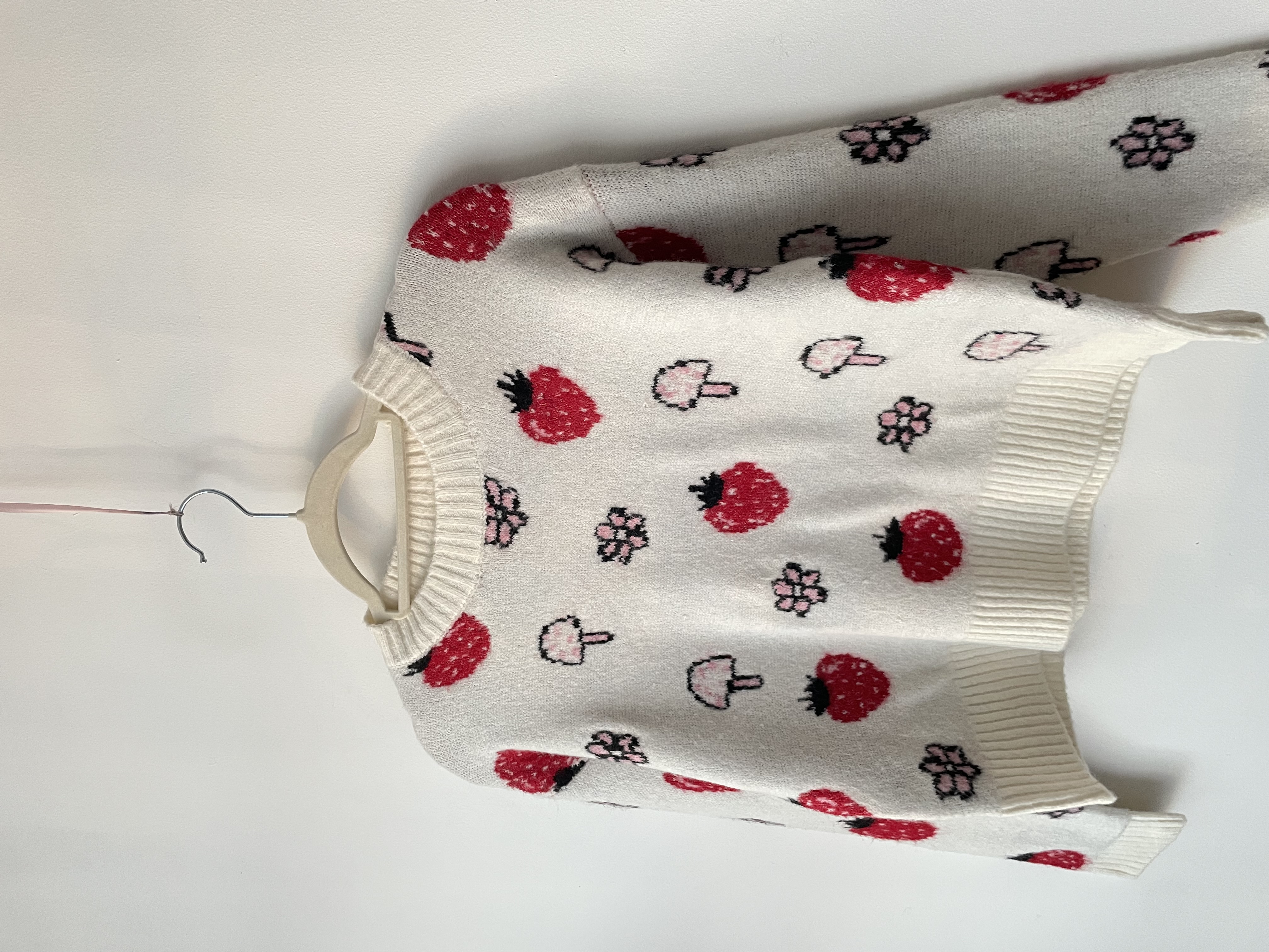 Sweater frutillas. Talla: S 2