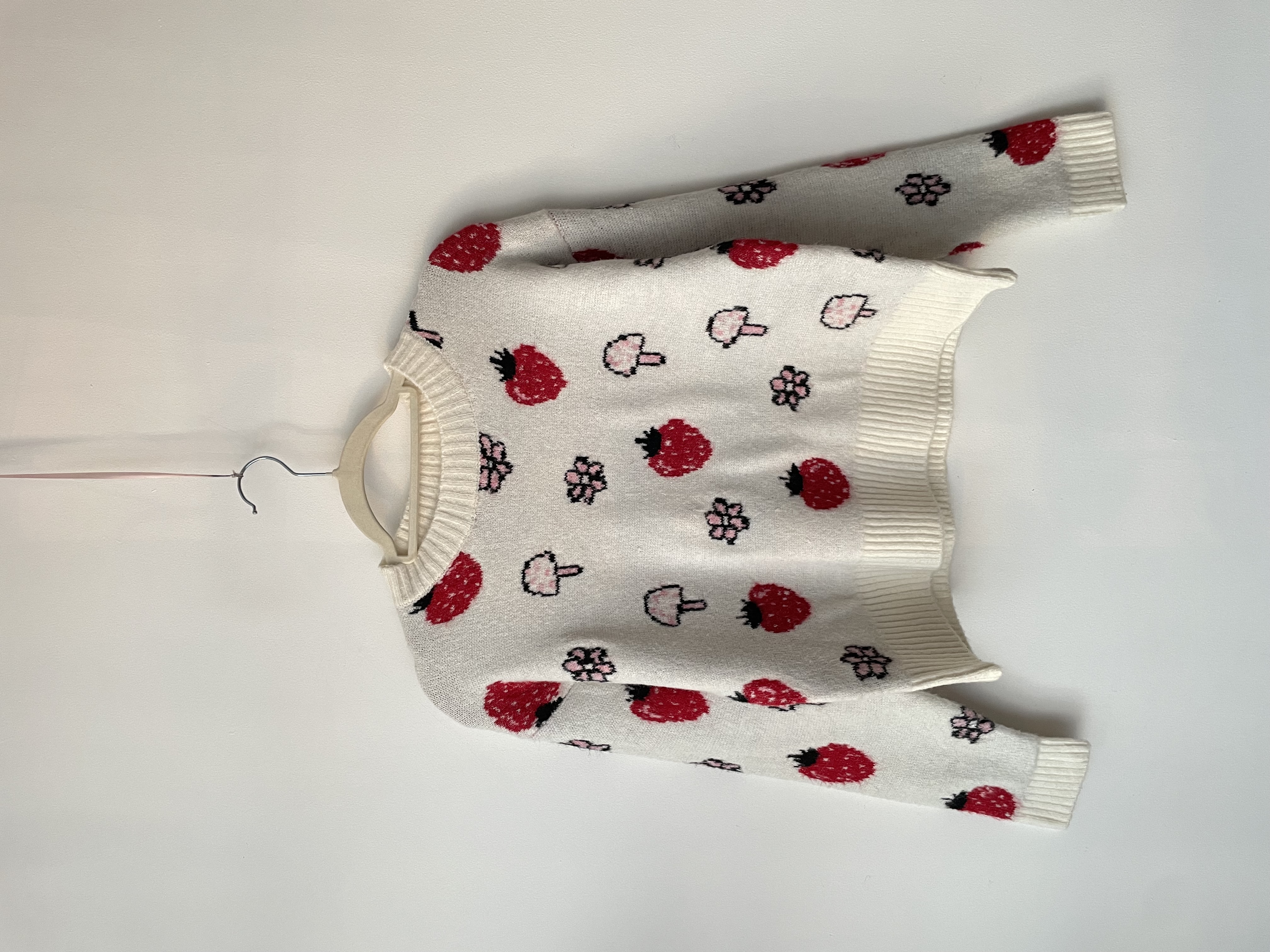 Sweater frutillas. Talla: S 1