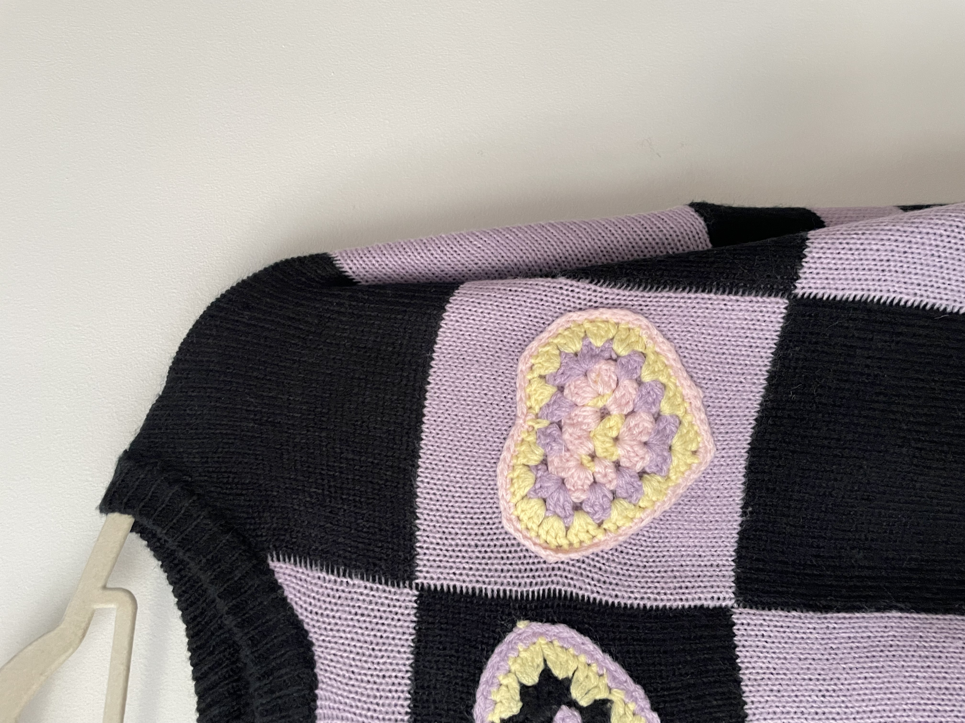 Sweater ajedrez morado. Talla: M (L)  3