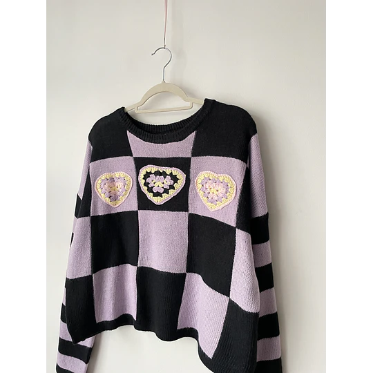Sweater ajedrez morado. Talla: M (L) 