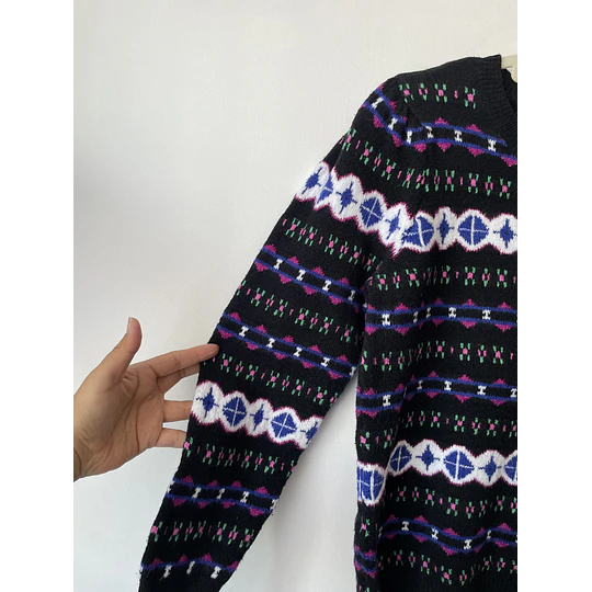 Sweater nordic. Talla: S