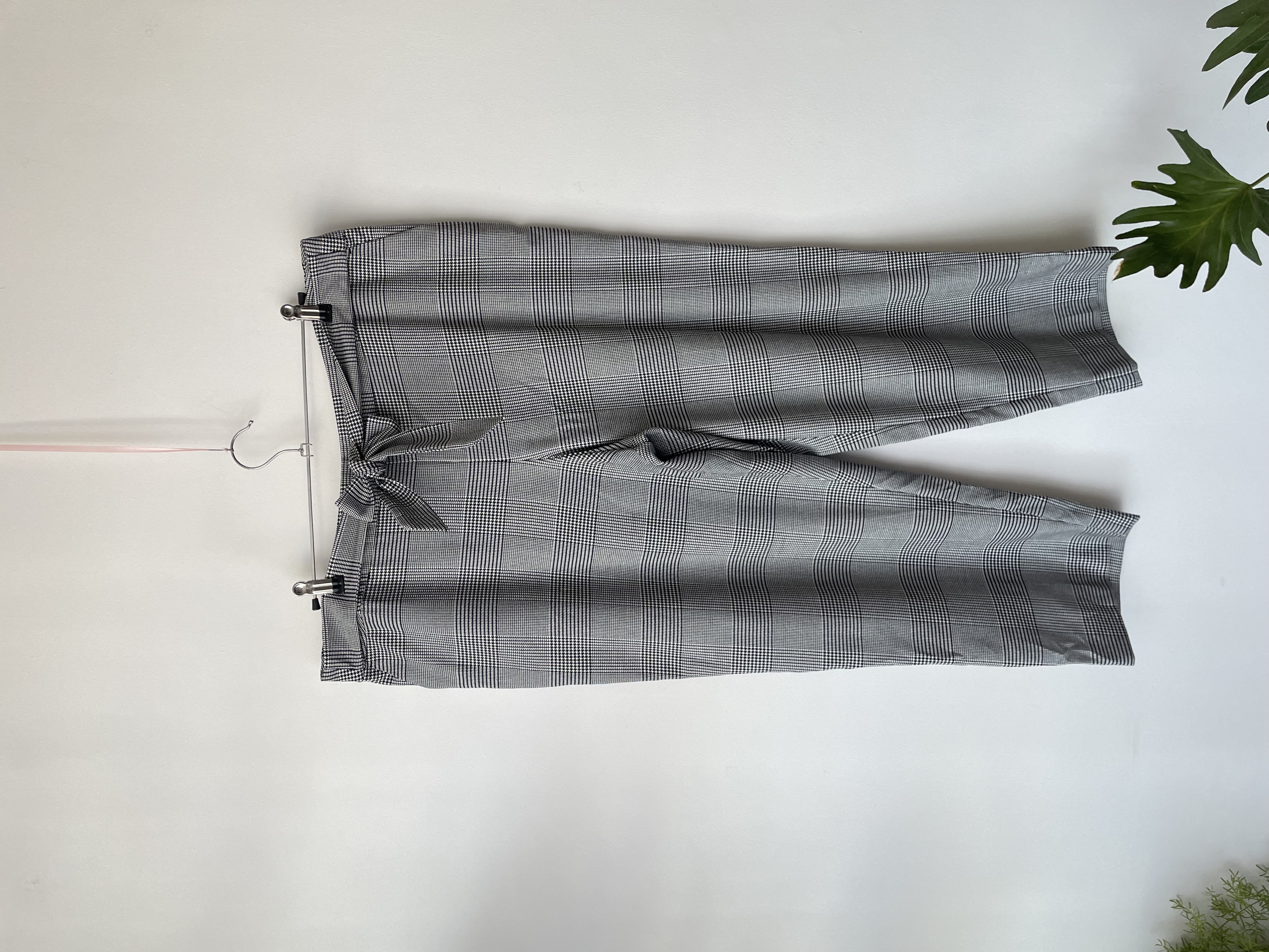 Pantalón Gales. Talla: 18 (48)  1