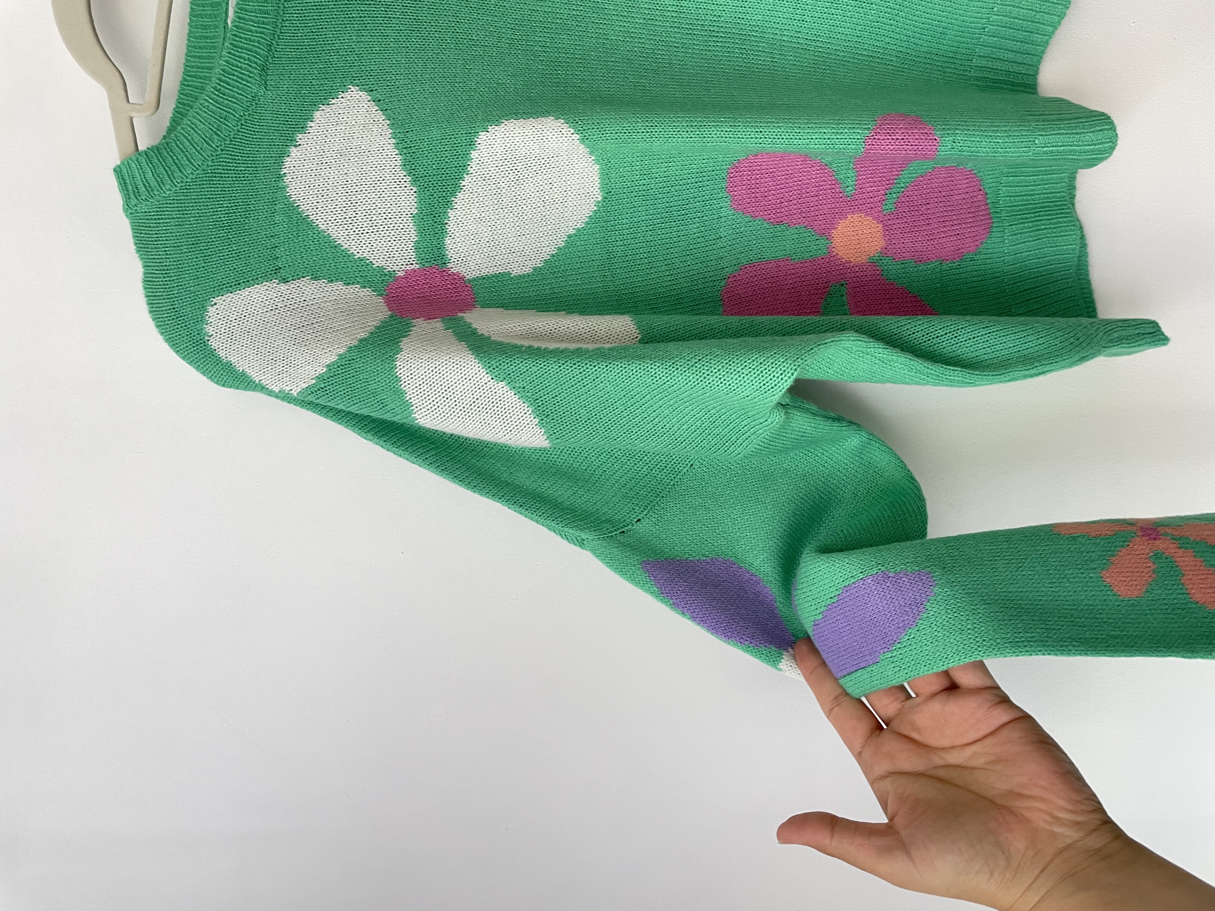 Sweater flores. Talla: L 2