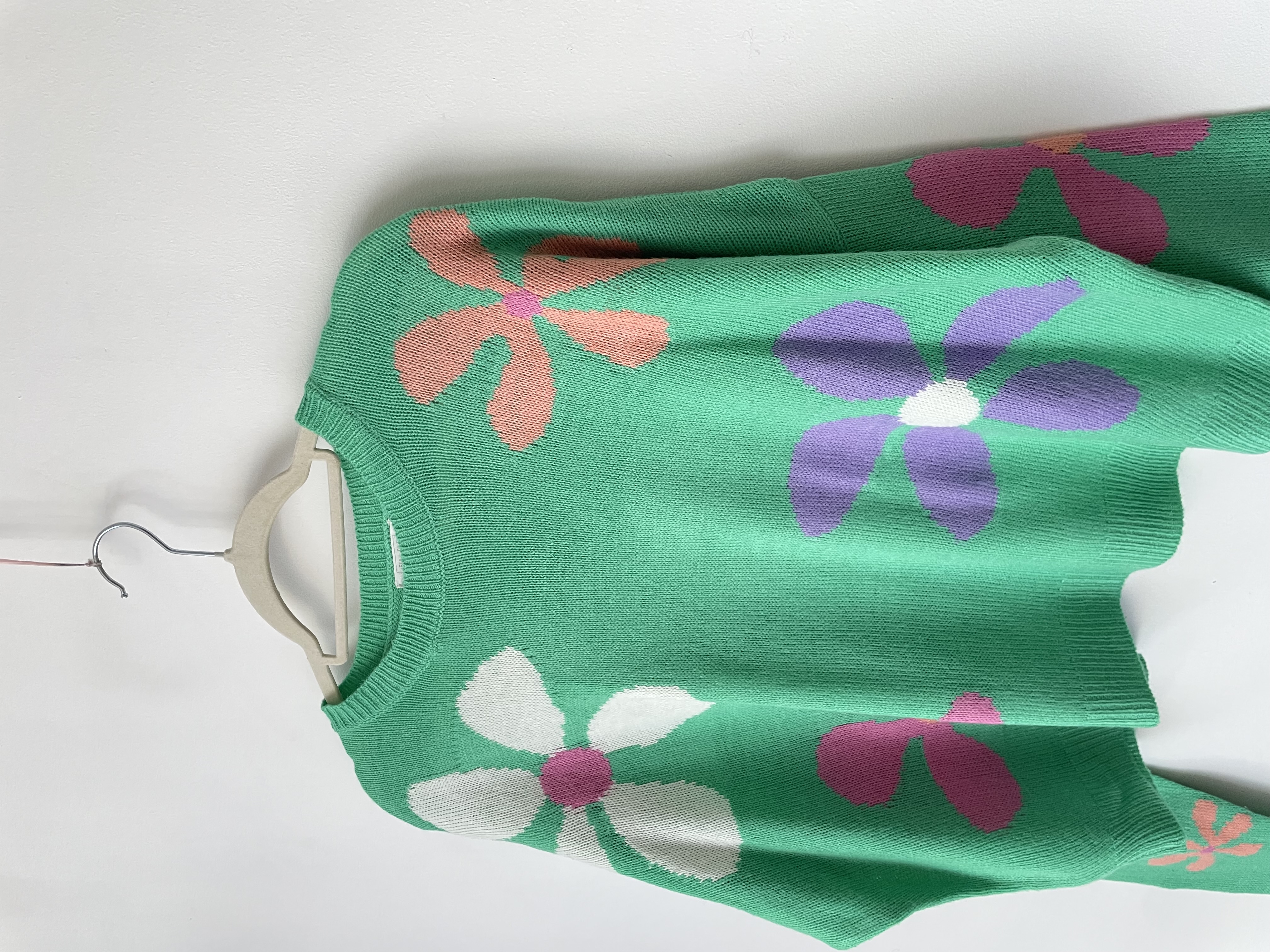 Sweater flores. Talla: L 4