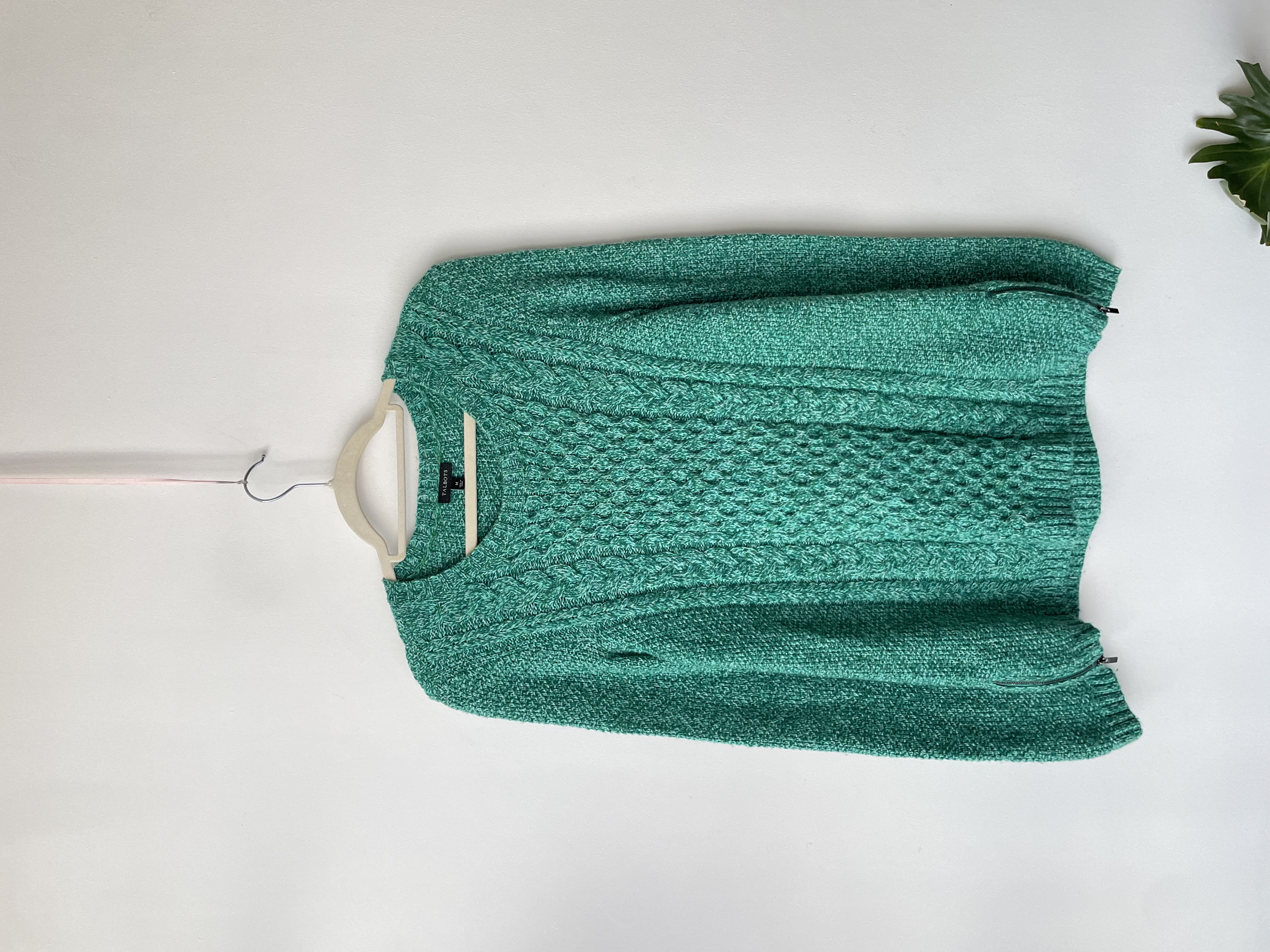 Sweater verde . Talla: M 1