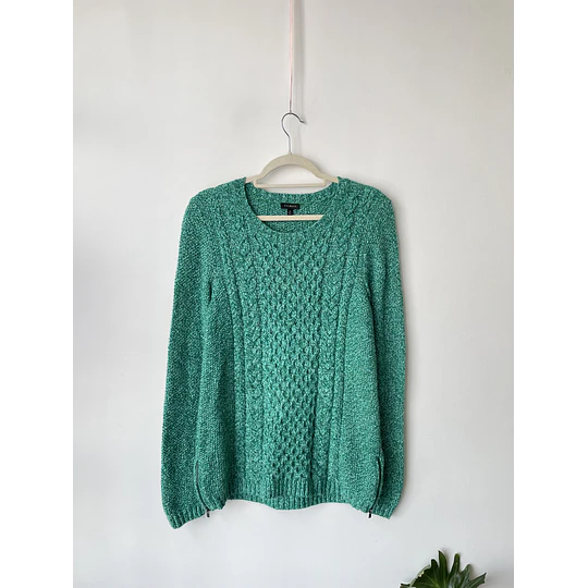Sweater verde . Talla: M