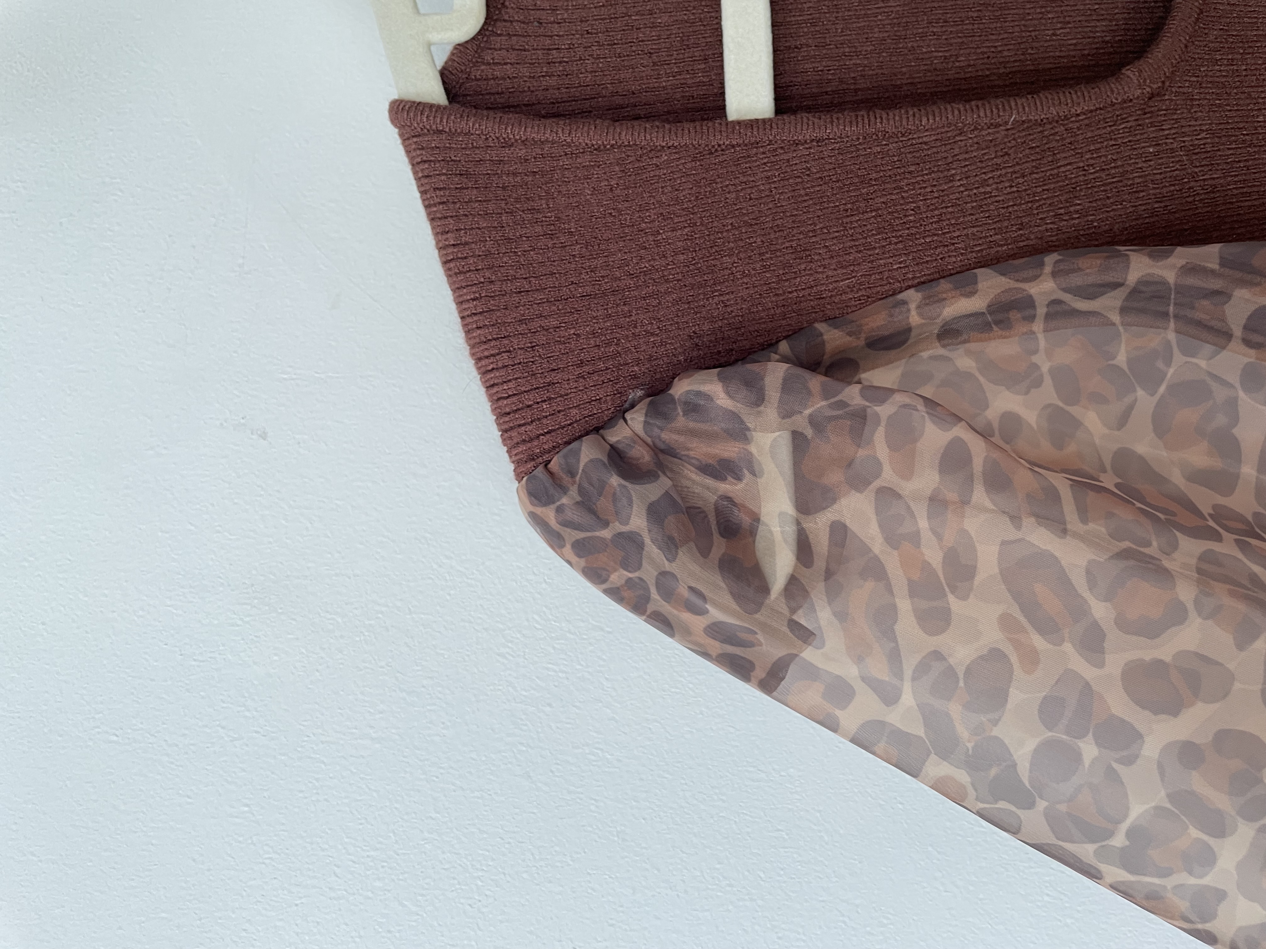 Sweater leopardo. Talla: M 2