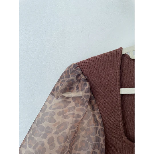Sweater leopardo. Talla: M