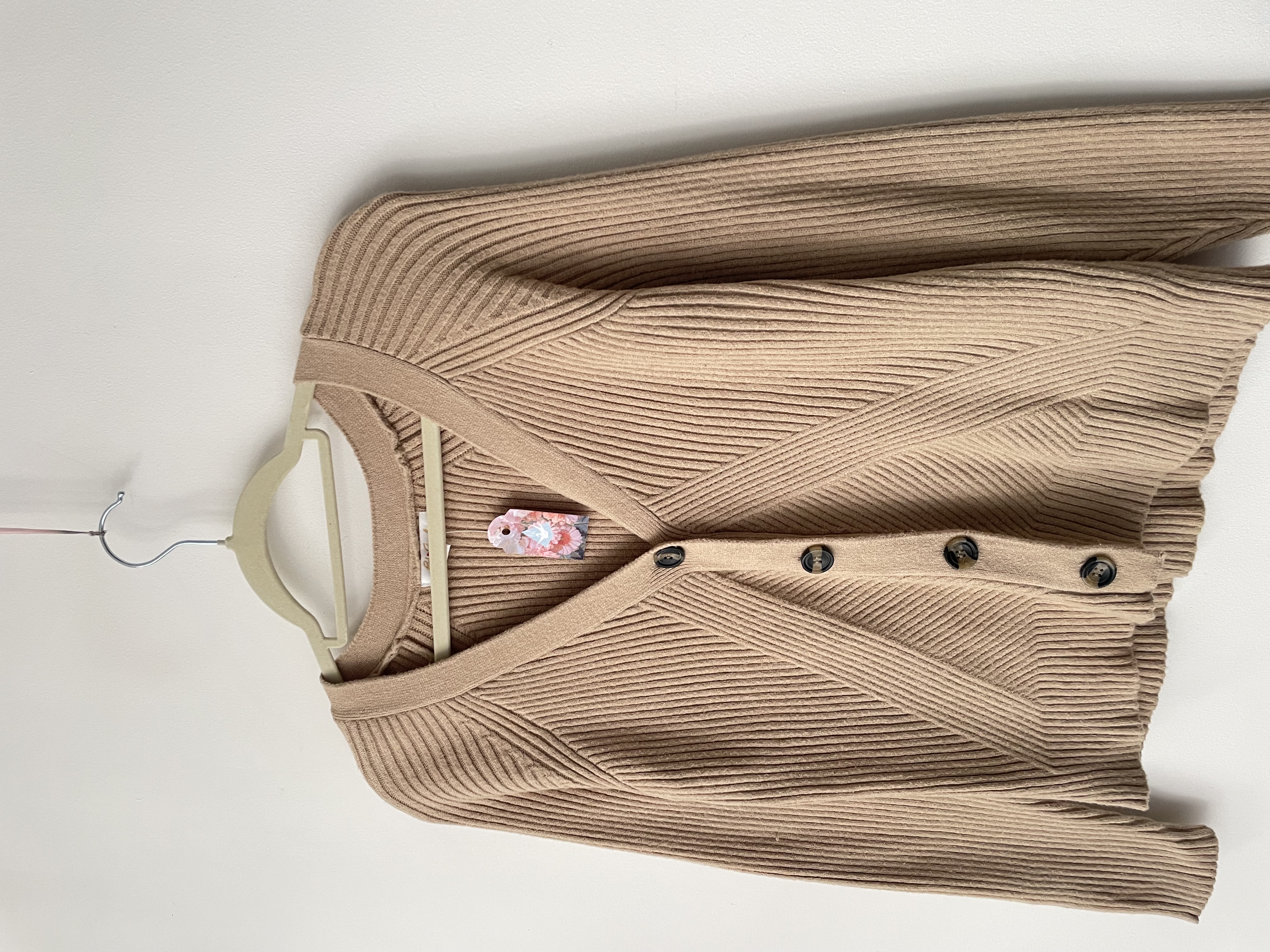 Cardigan camel líneas. Talla: M 2