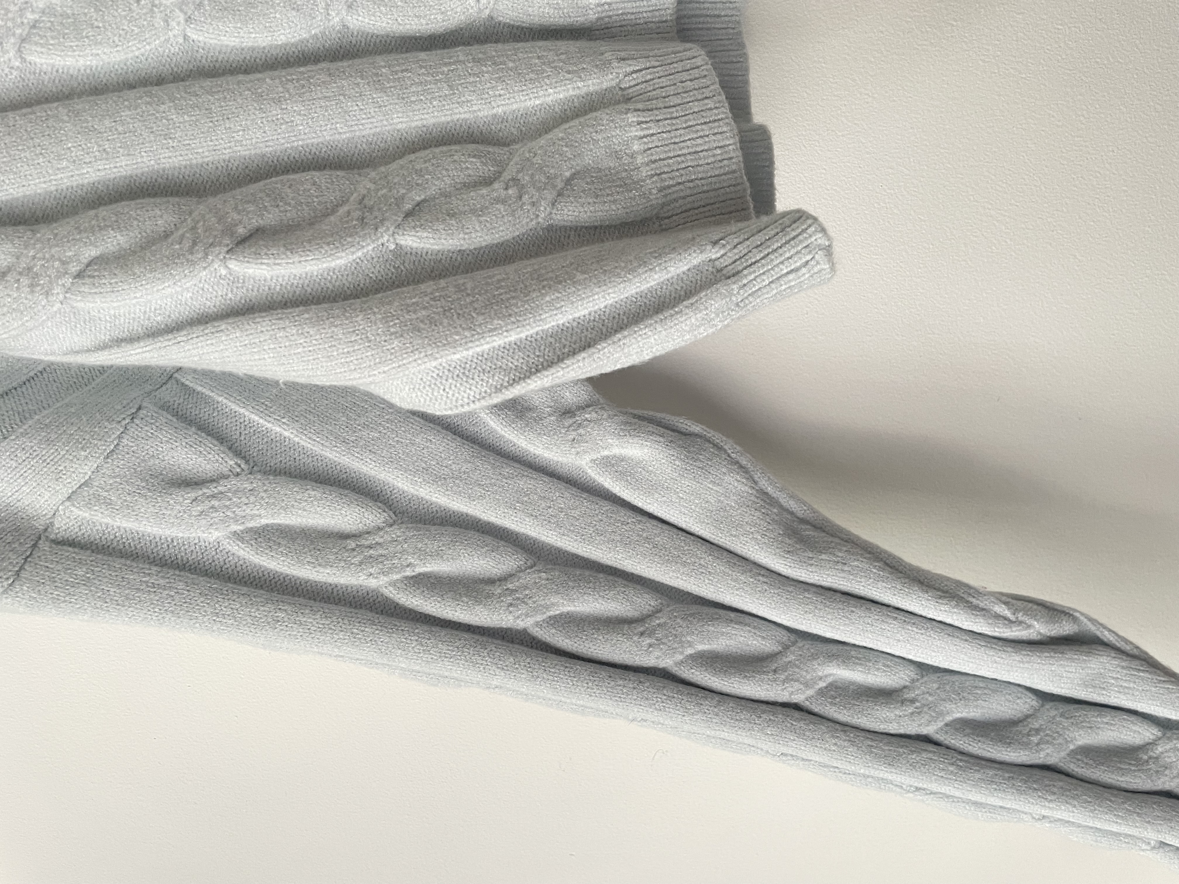 Sweater celeste trenza. Tala: M 3