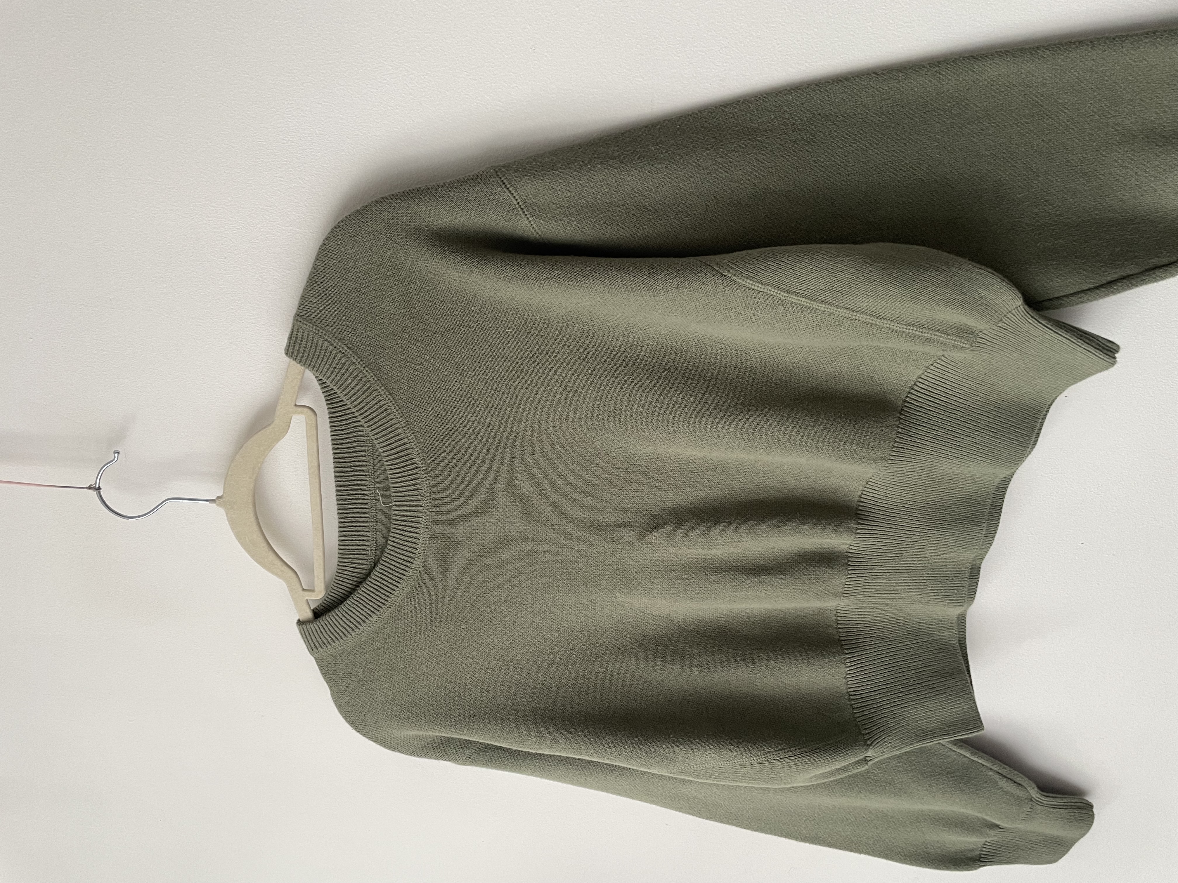 Sweater verde. Talla: S holgado 2