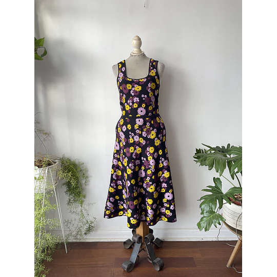 Vestido flores. Talla: M elasticado 