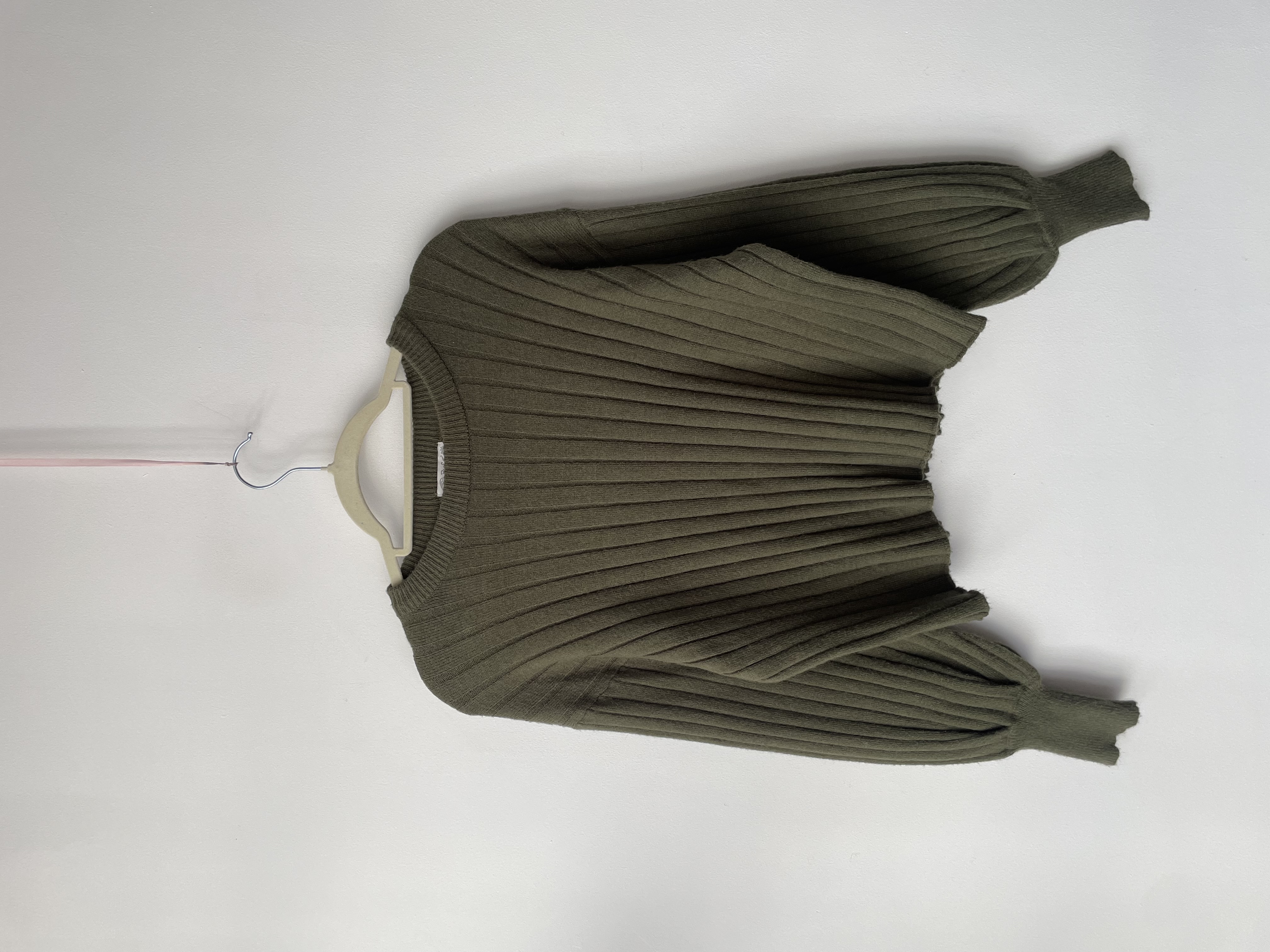 Sweater verde musgo. Talla: L 1