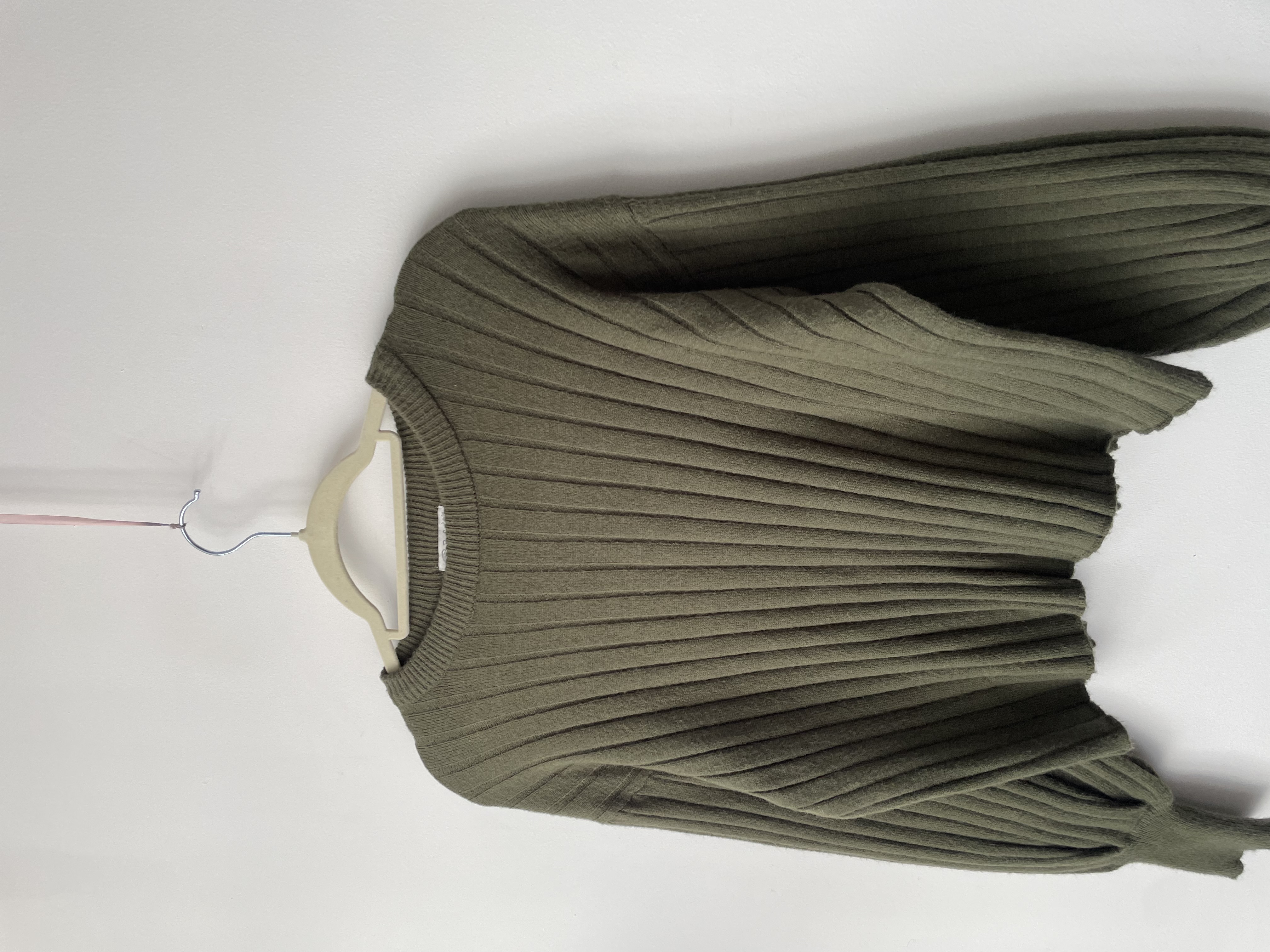 Sweater verde musgo. Talla: L 2