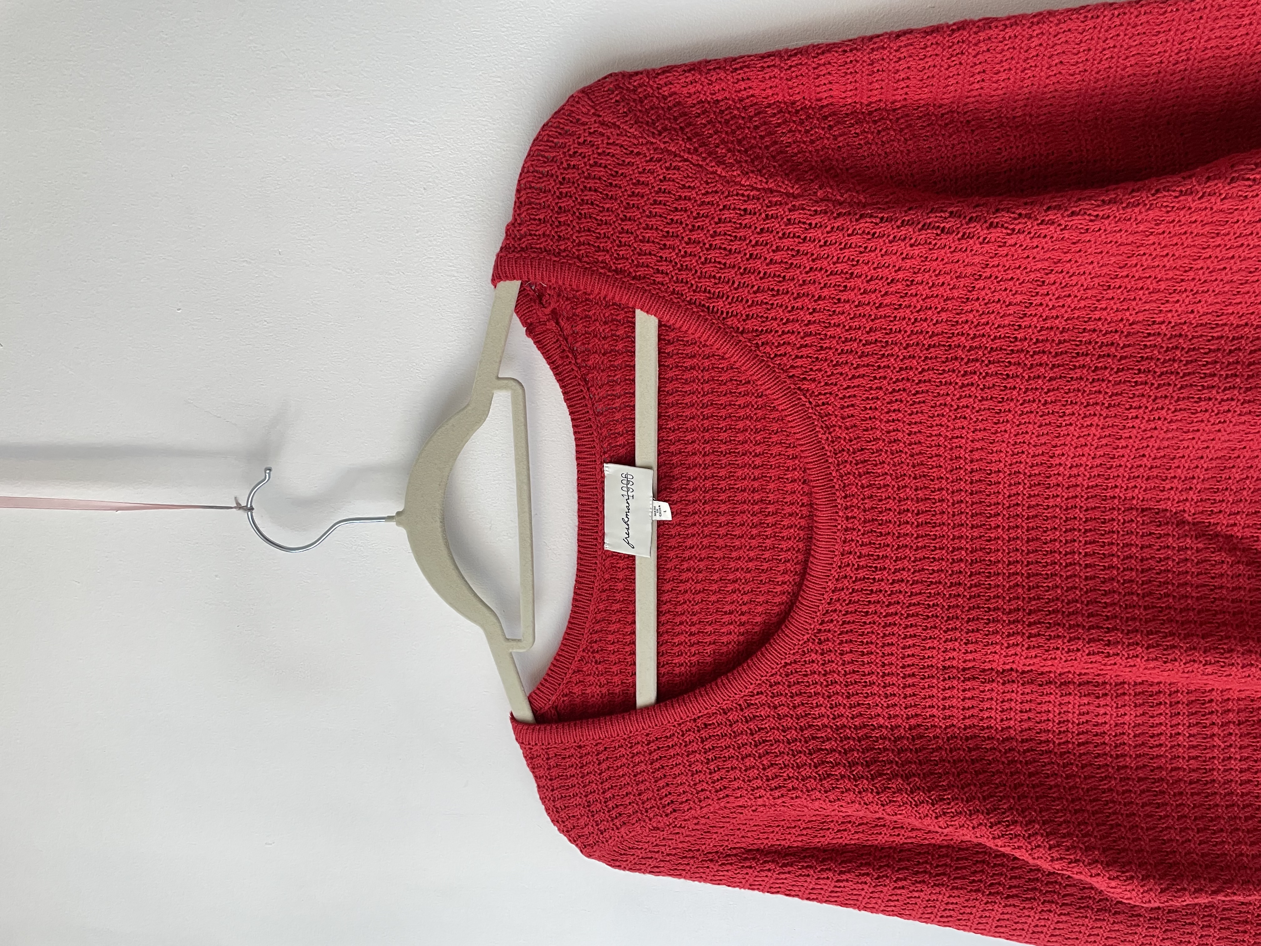 Sweater rojo. Talla: L 2
